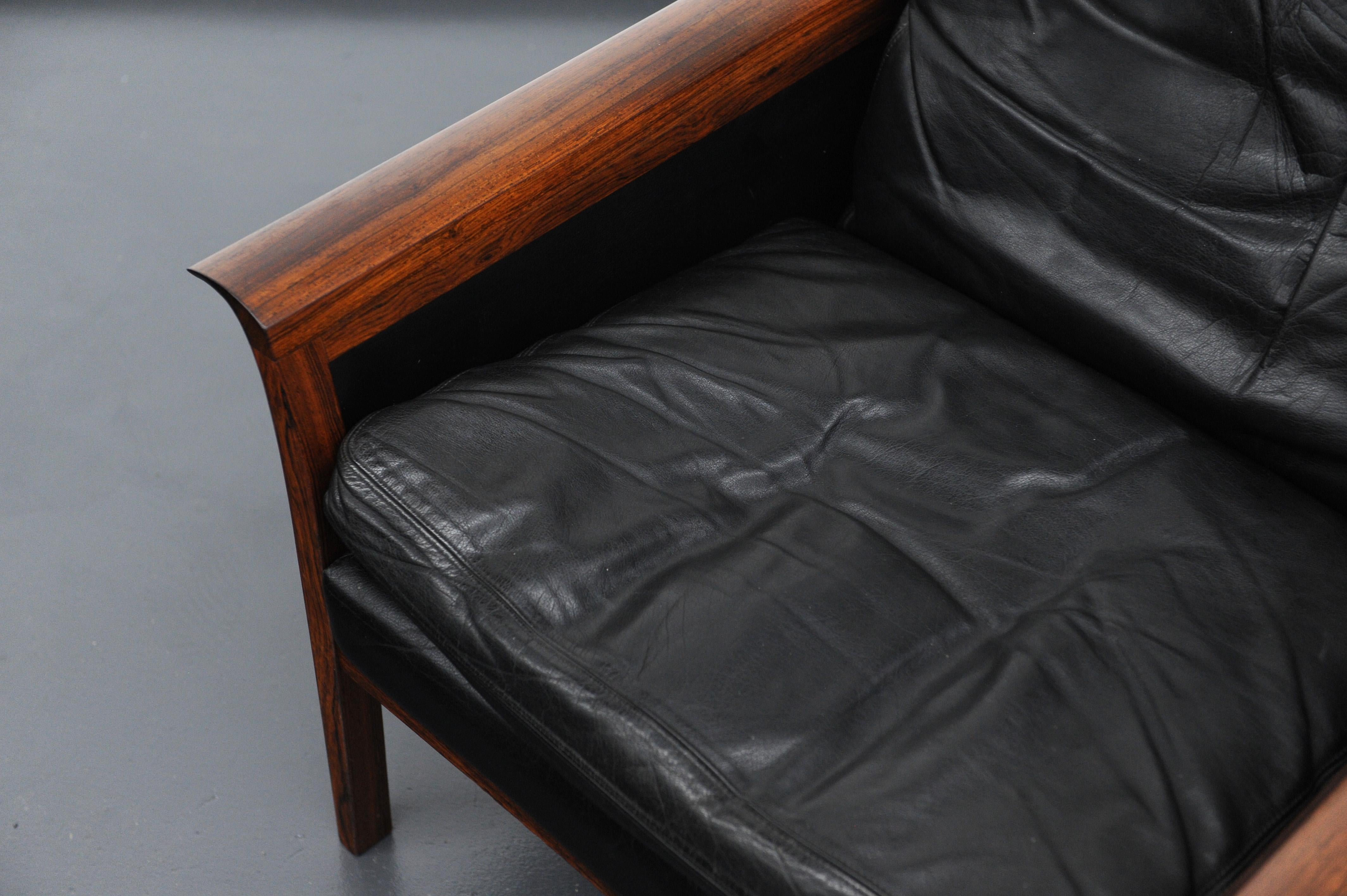 Black Leather and Rosewood Modern Lounge Chair by Hans Olsen for Vatne Møbler In Excellent Condition In Washington, DC