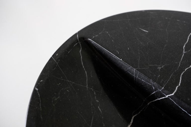 Round Tray in Black Marble For Sale at 1stDibs black marble round