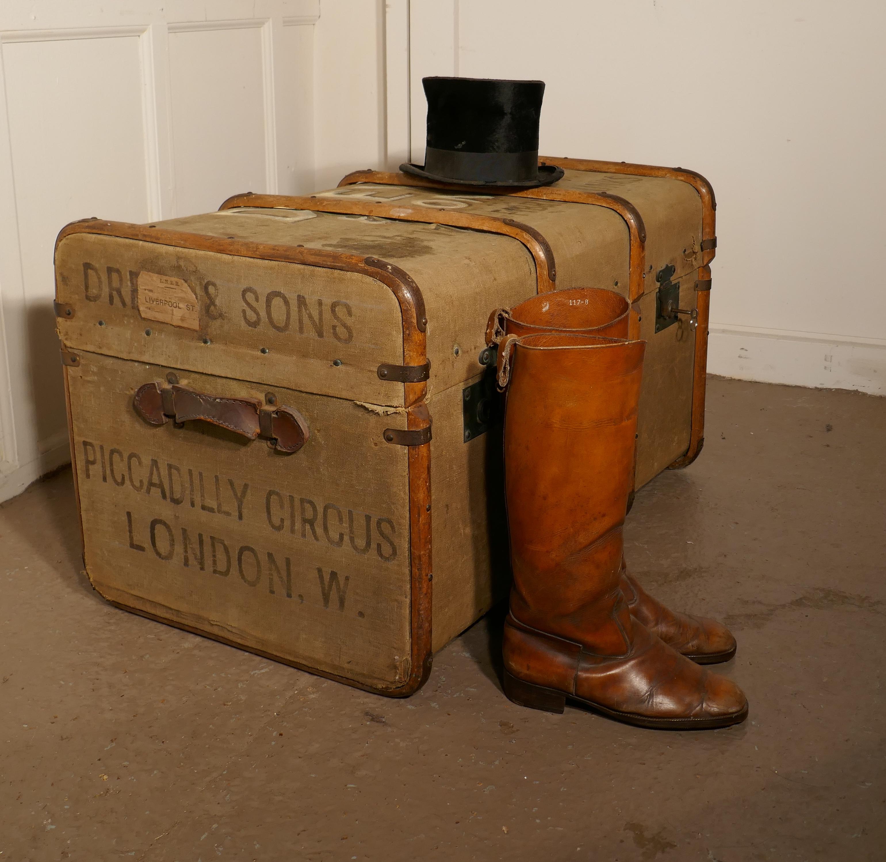 Large Vintage Drew and Sons Canvas Steamer Trunk In Good Condition In Chillerton, Isle of Wight