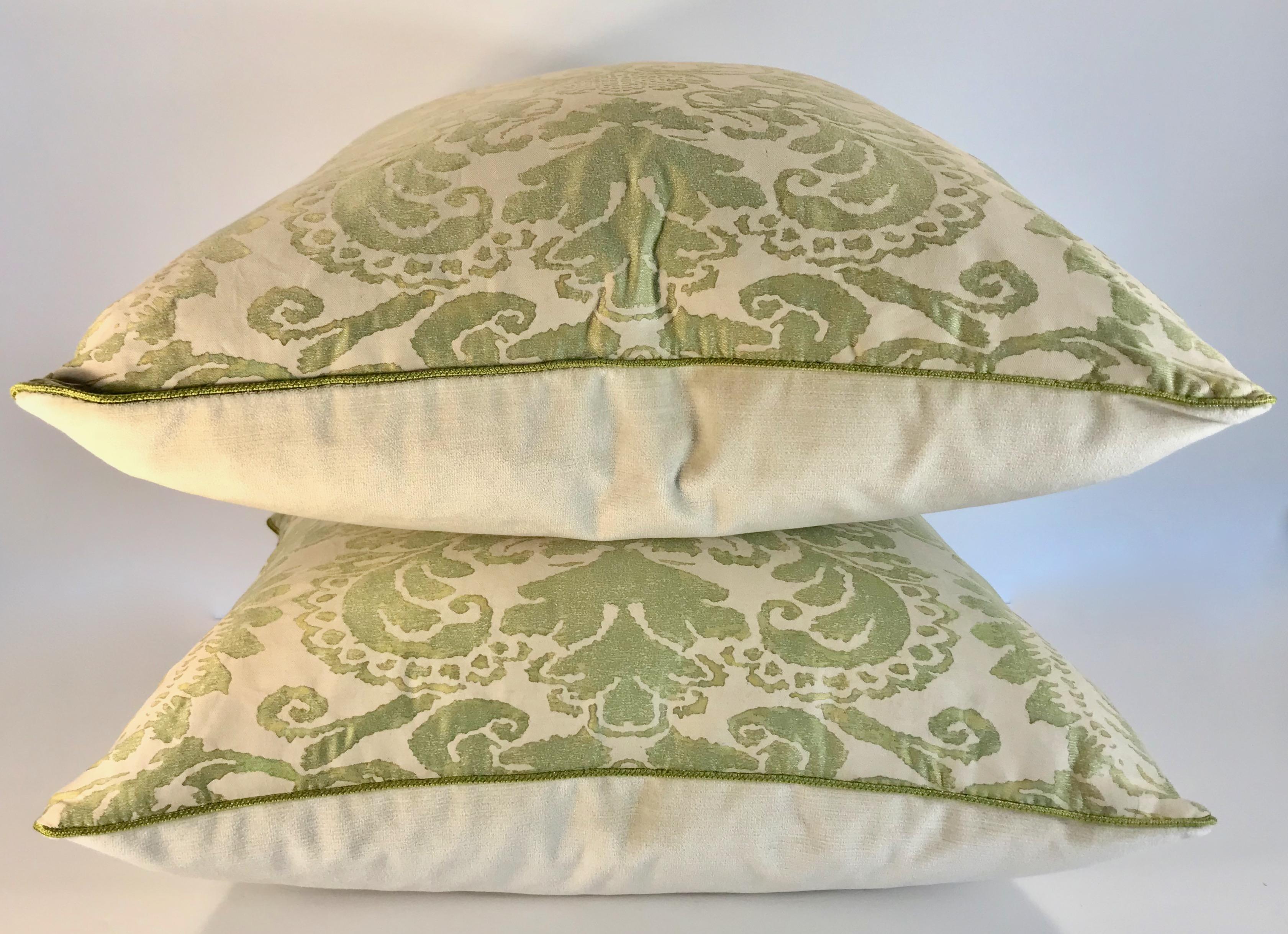 Pair of Fortuny Corone Pillows Green 1