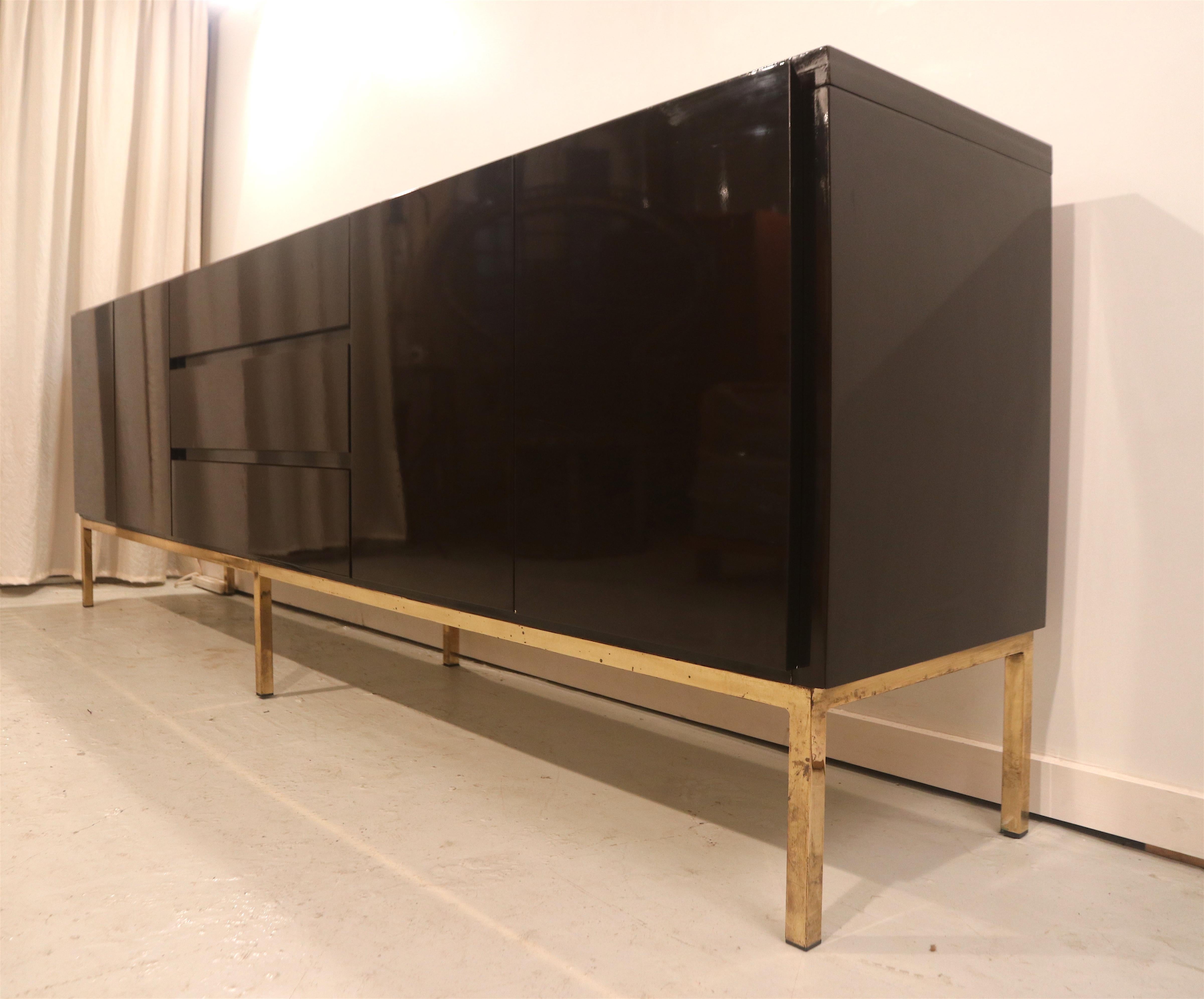 High Gloss Lacquered Credenza Sideboard by Jean Claude Mahey for Roche Bobois In Good Condition For Sale In Amsterdam, NL