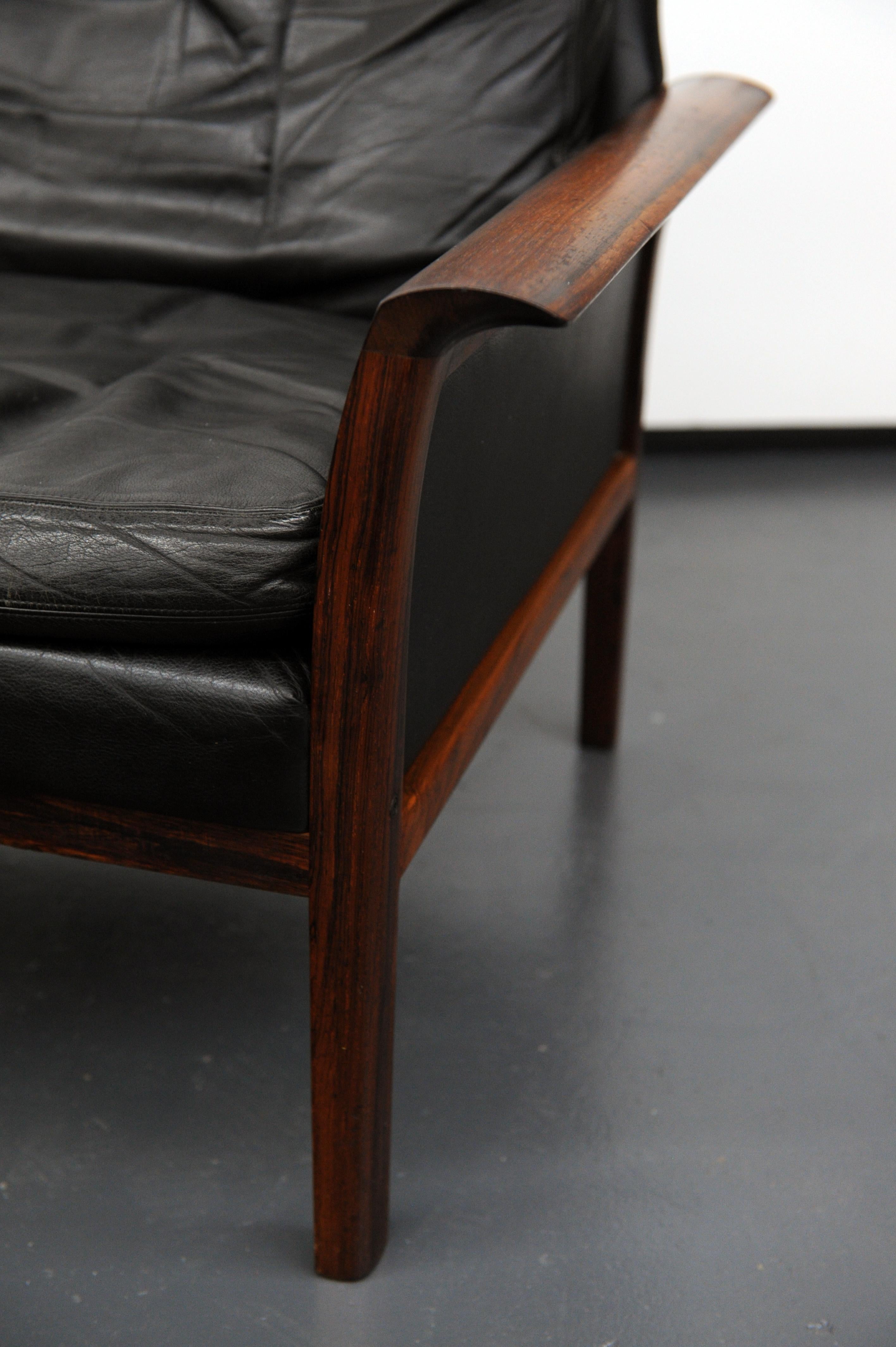 Mid-20th Century Black Leather and Rosewood Modern Lounge Chair by Hans Olsen for Vatne Møbler