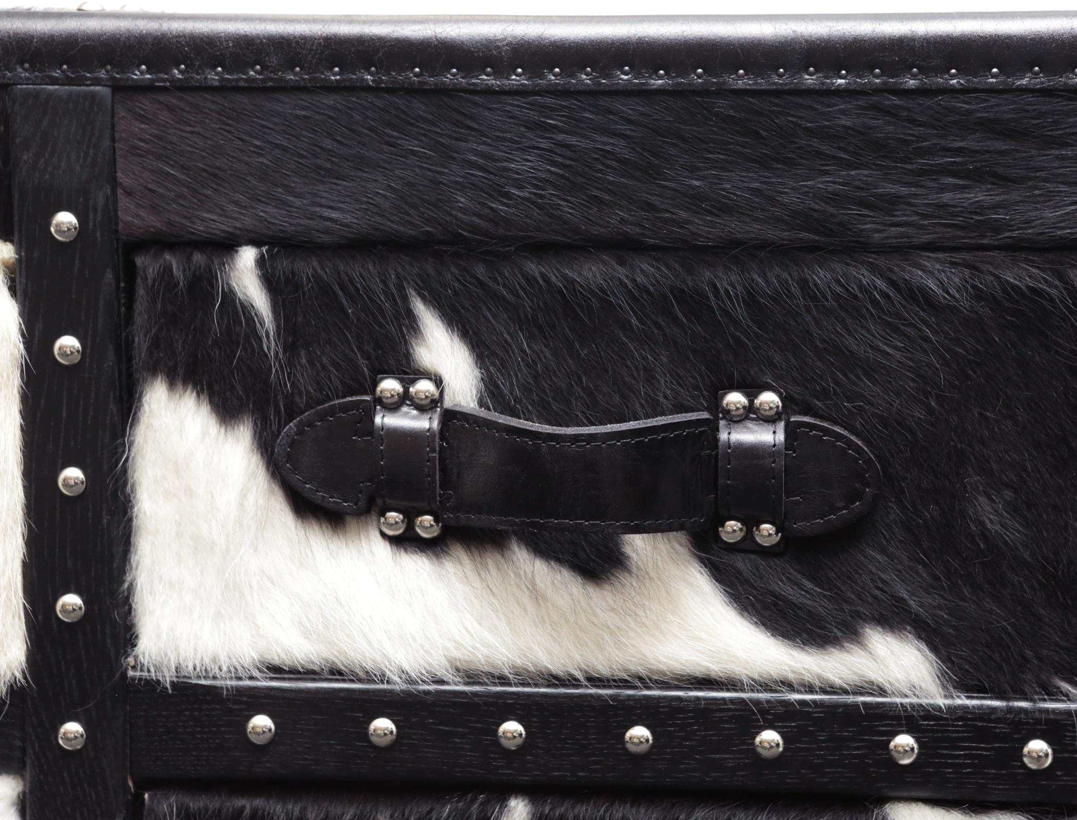 Wild Black and White Cowhide Long Chest In Excellent Condition For Sale In Paris, FR