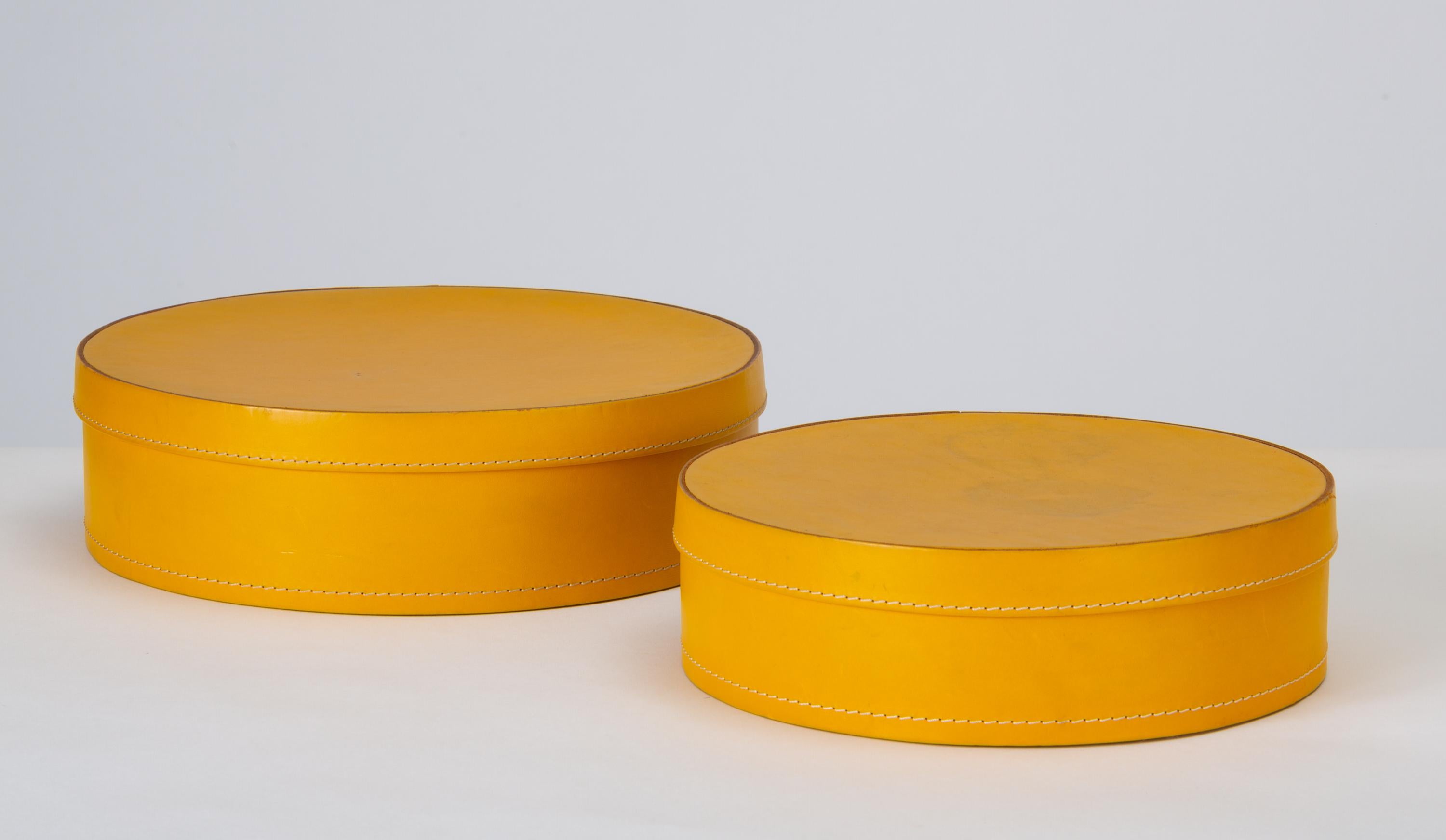 Round Leather Nesting Boxes by Arte Cuoio & Triangolo 1
