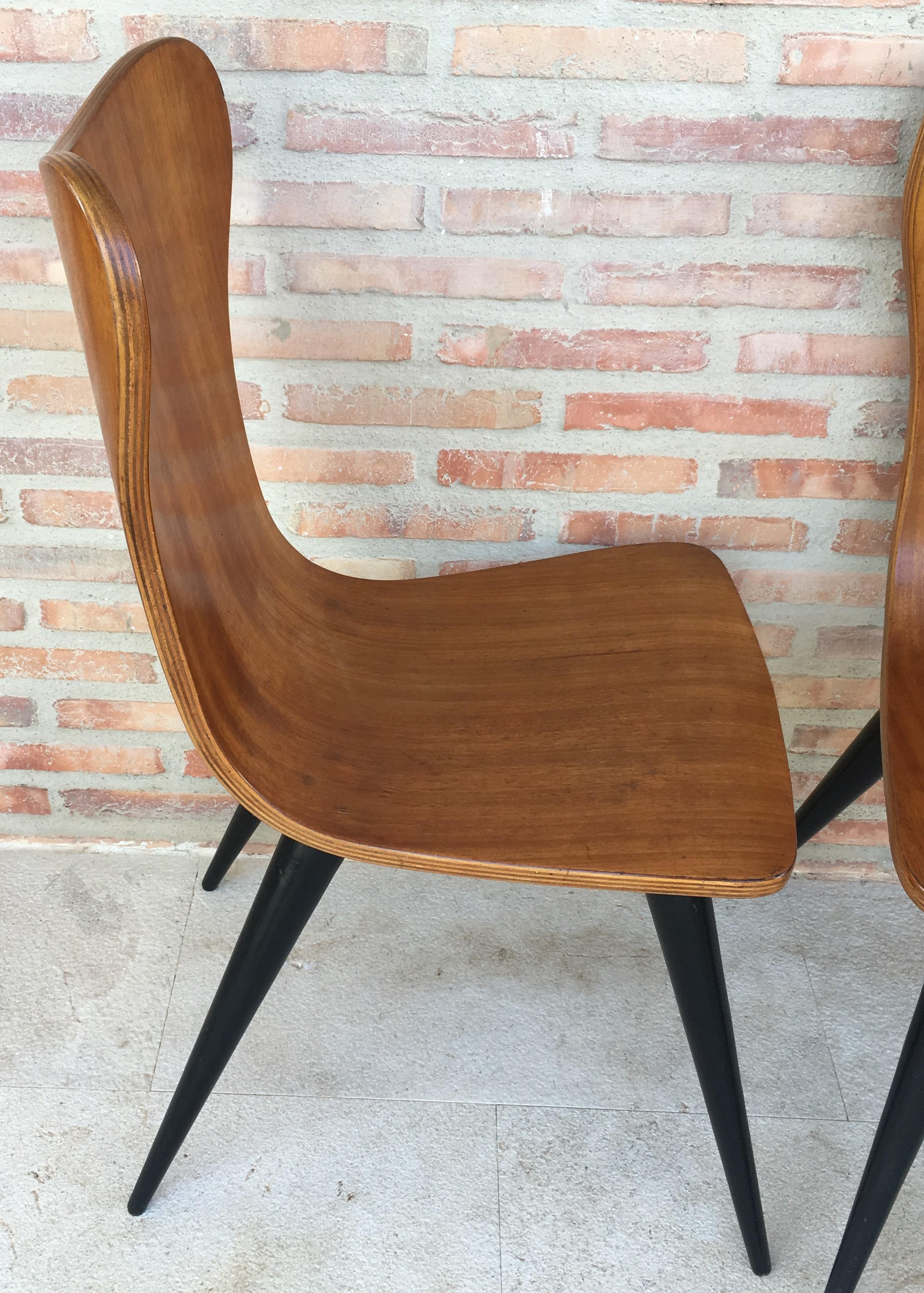 Pair of Midcentury Arne Jacobsen Style Chairs with Black Tapered Legs For Sale 2