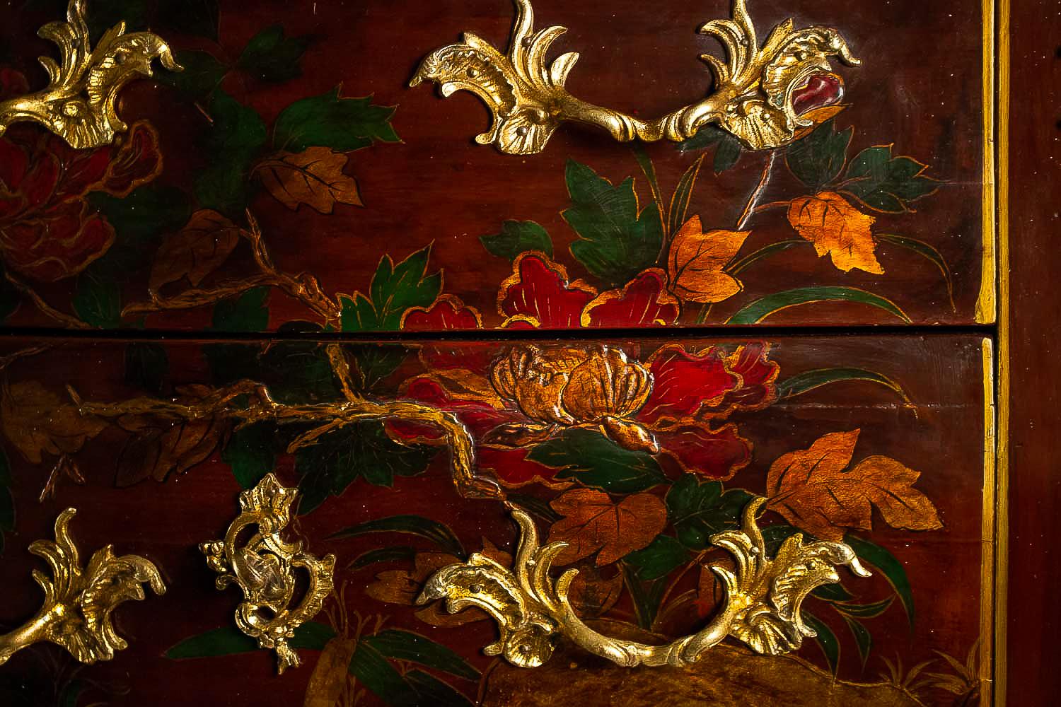 Louis XV Style Early 20th Century Lacquer Commode Flowers and Chinoiserie Scenes For Sale 3