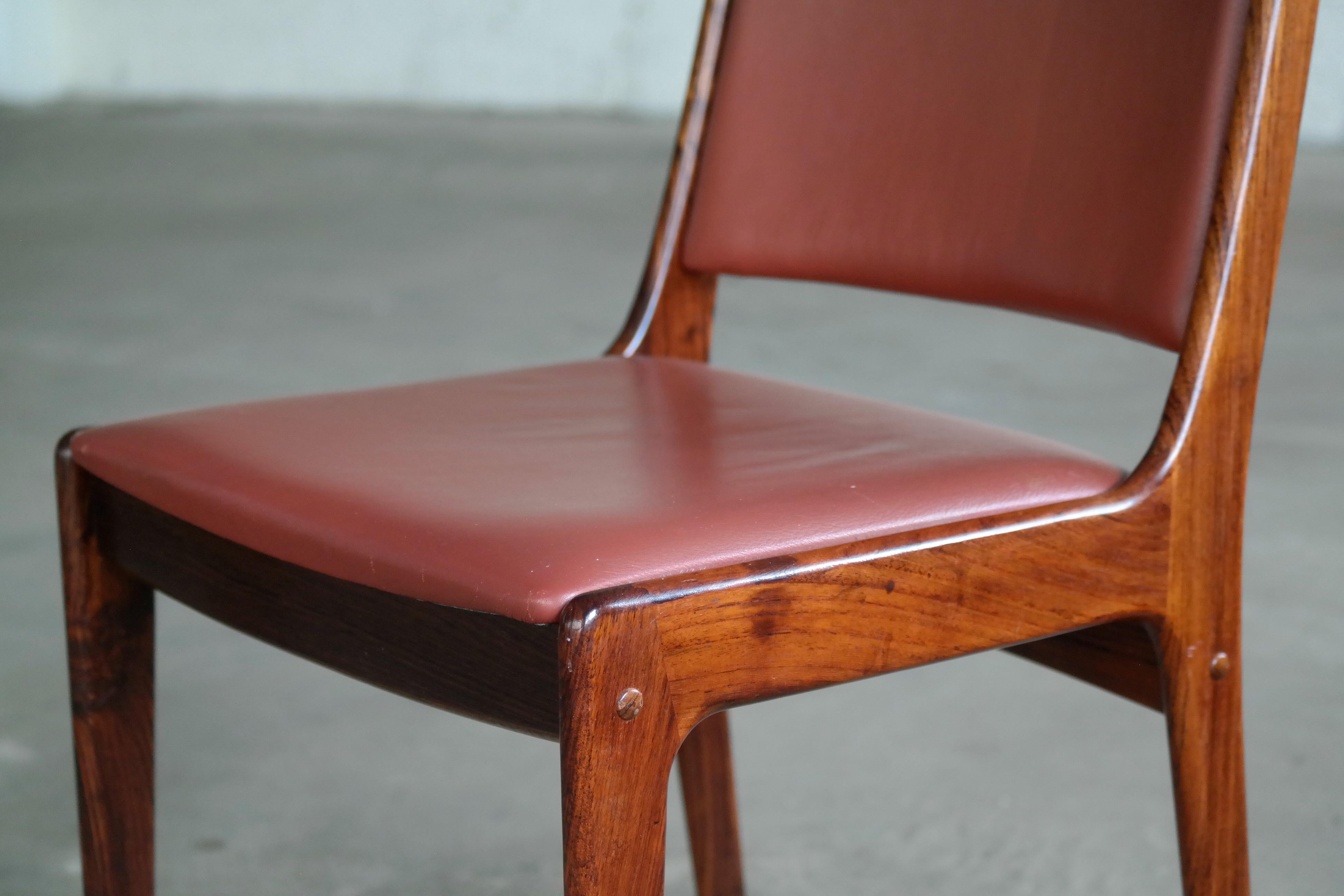 Set of Six Danish Dining Chairs in Rosewood and Leather by Johannes Andersen 3