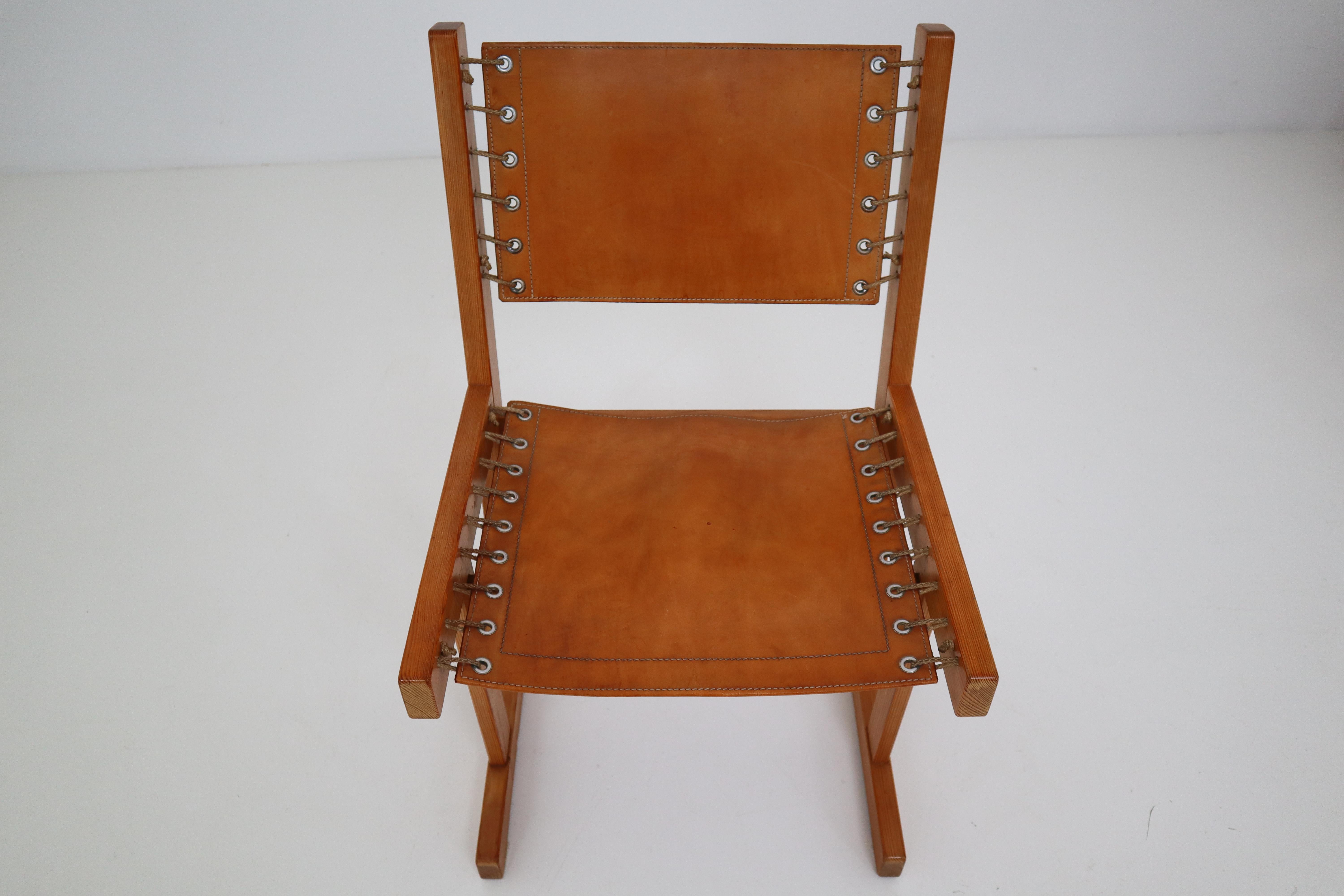 Midcentury Safari Chairs in Thick Cognac Saddle Leather and Solid Pine Wood In Good Condition In Almelo, NL
