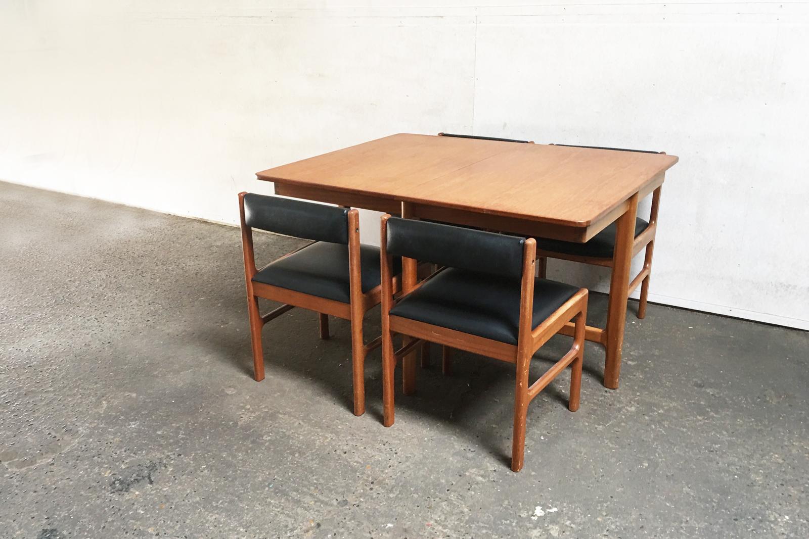 1970s Midcentury Extending Dining Table and Chair Set by McIntosh For Sale 1