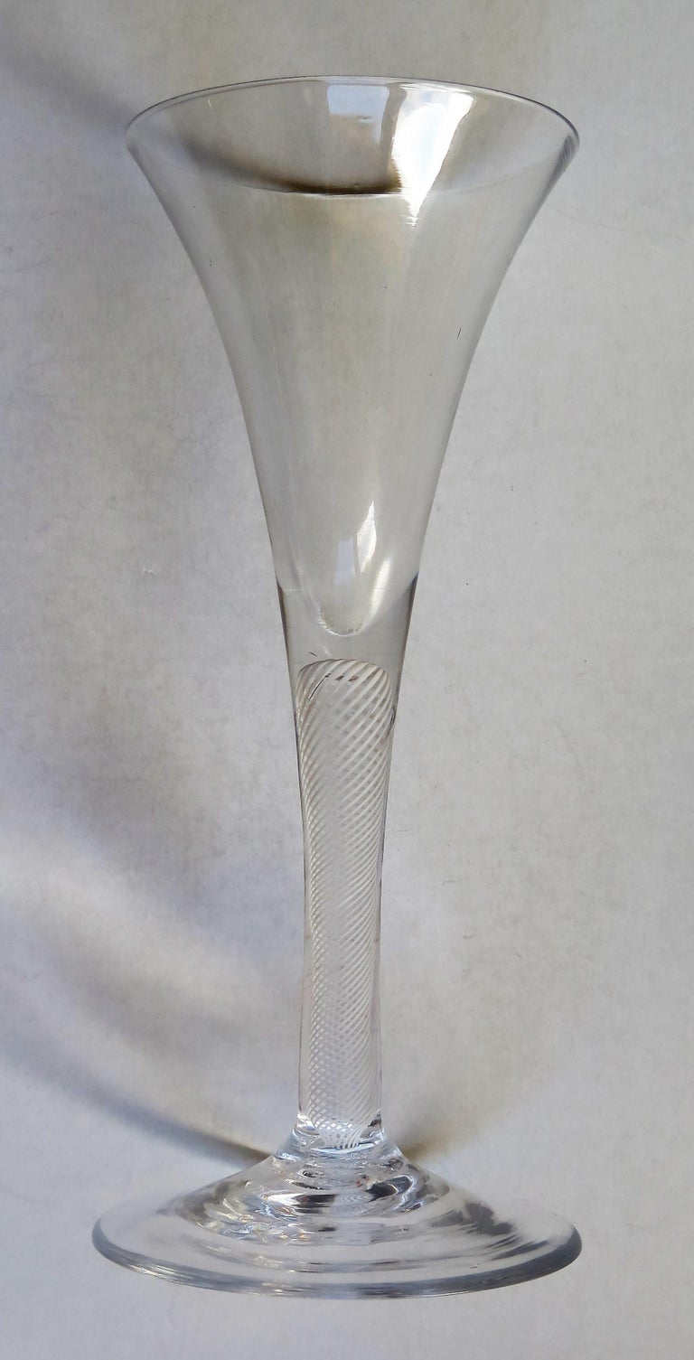 Mid-18th Century Georgian tall Wine Glass hand-blown Cotton Twist opaque Stem For Sale 3