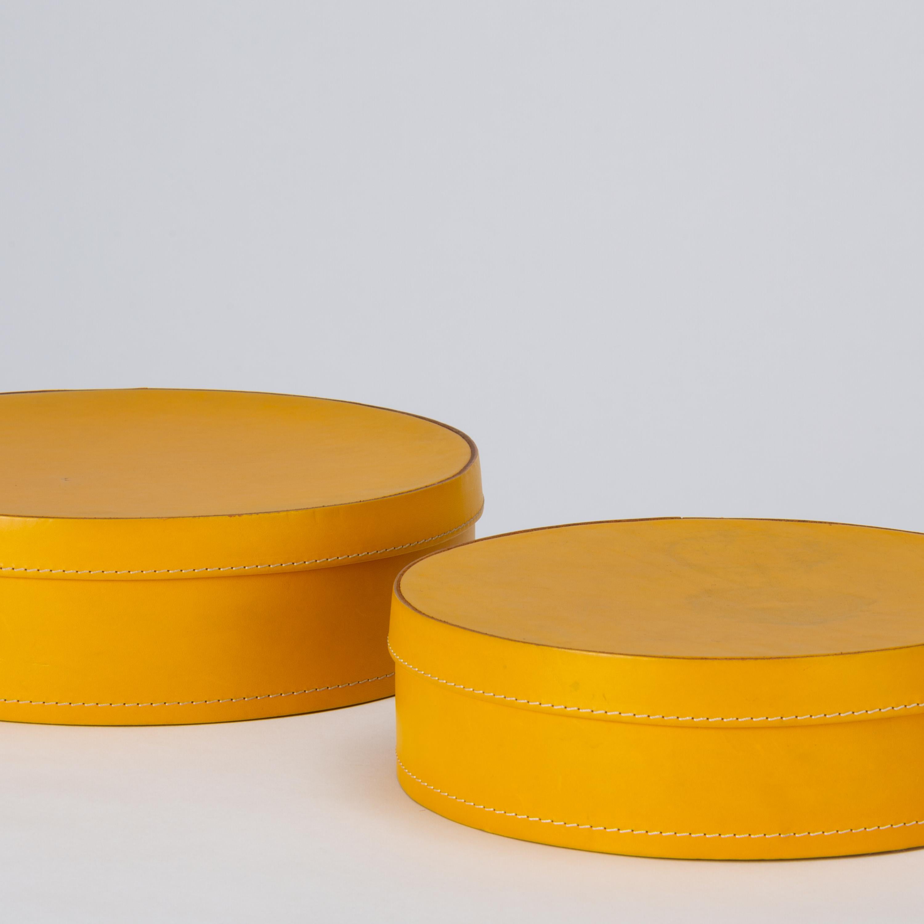 Round Leather Nesting Boxes by Arte Cuoio & Triangolo 2