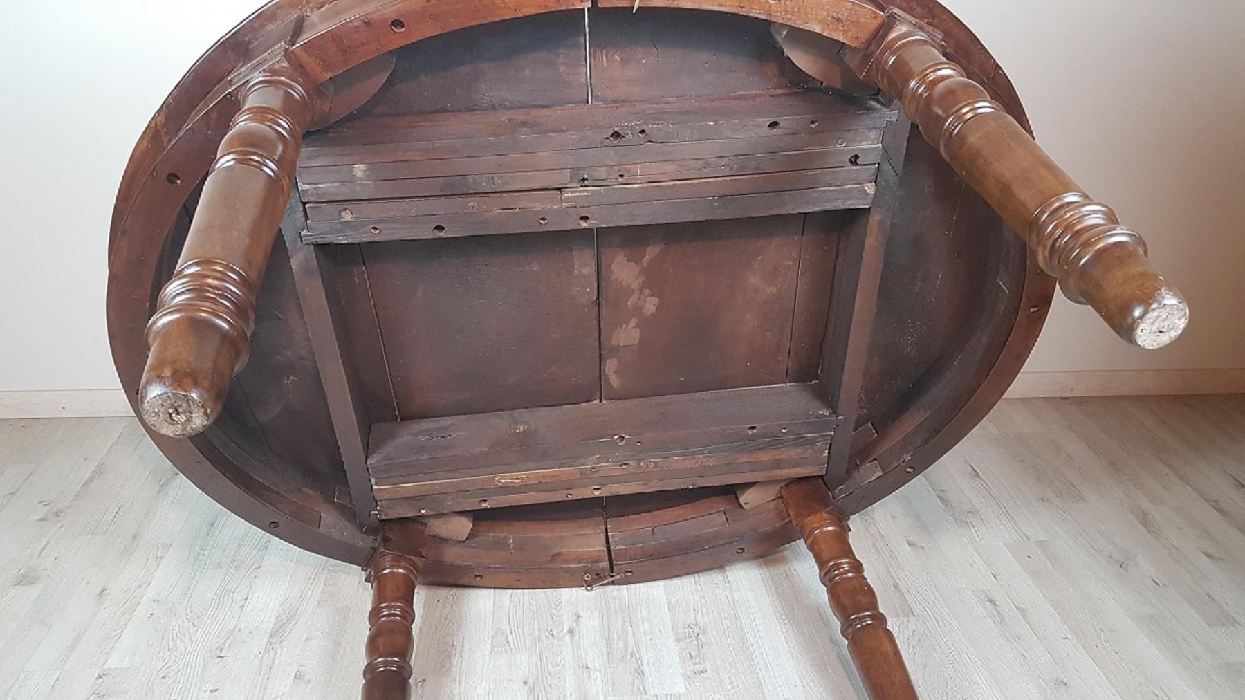 19th Century Italian Charles X Walnut Wood Oval Extendable Dining Room Table 5