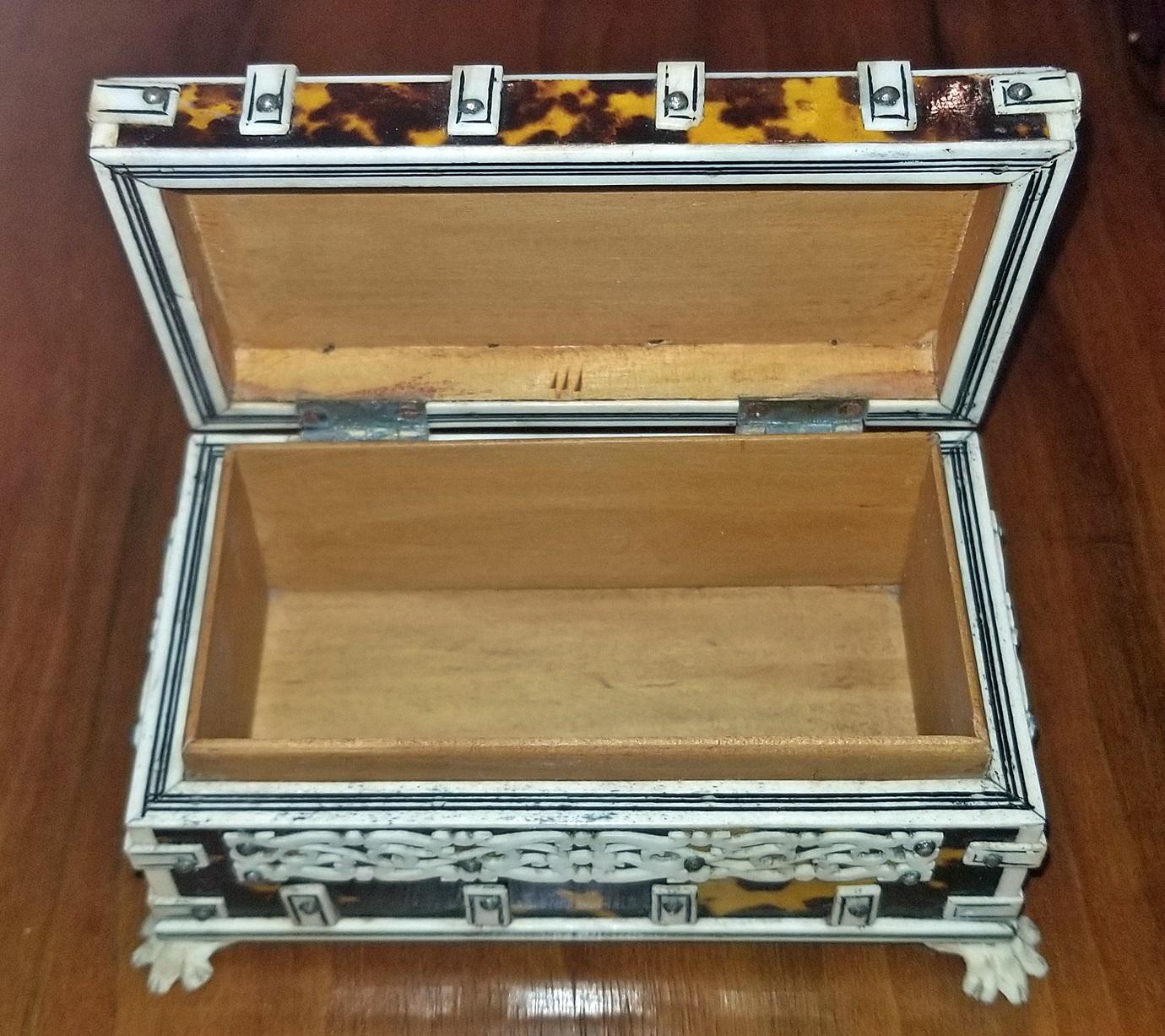 19th Century Anglo Indian Vizagapatam Shell and Faux Ivory Ring Box 3