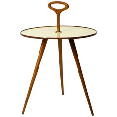 Seltener runder Tripod-Tisch aus der Mitte des Jahrhunderts mit Griff und Beinen aus Nussbaumholz
