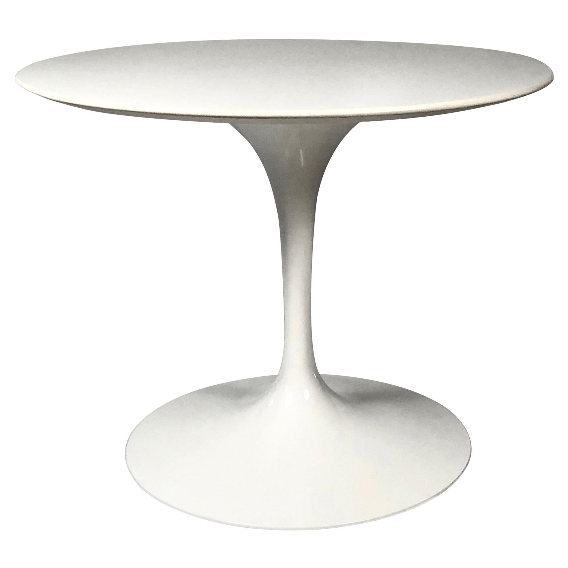 Round Knoll Saarinen Pedestal Table