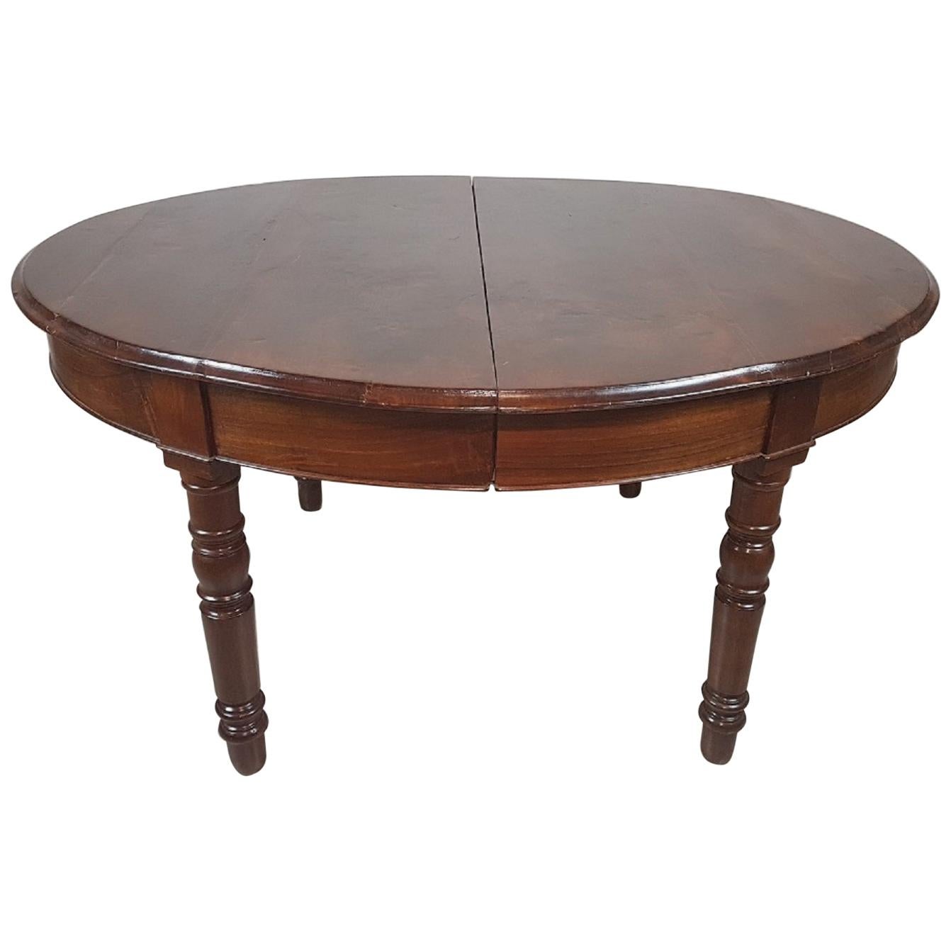 19th Century Italian Charles X Walnut Wood Oval Extendable Dining Room Table