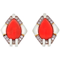 David Webb Platinum
18 Karat Yellow Gold Coral, White Enamel, Diamond Earrings David Webb Platinum
18 Karat Yellow Gold Coral, White Enamel, Diamond Earrings