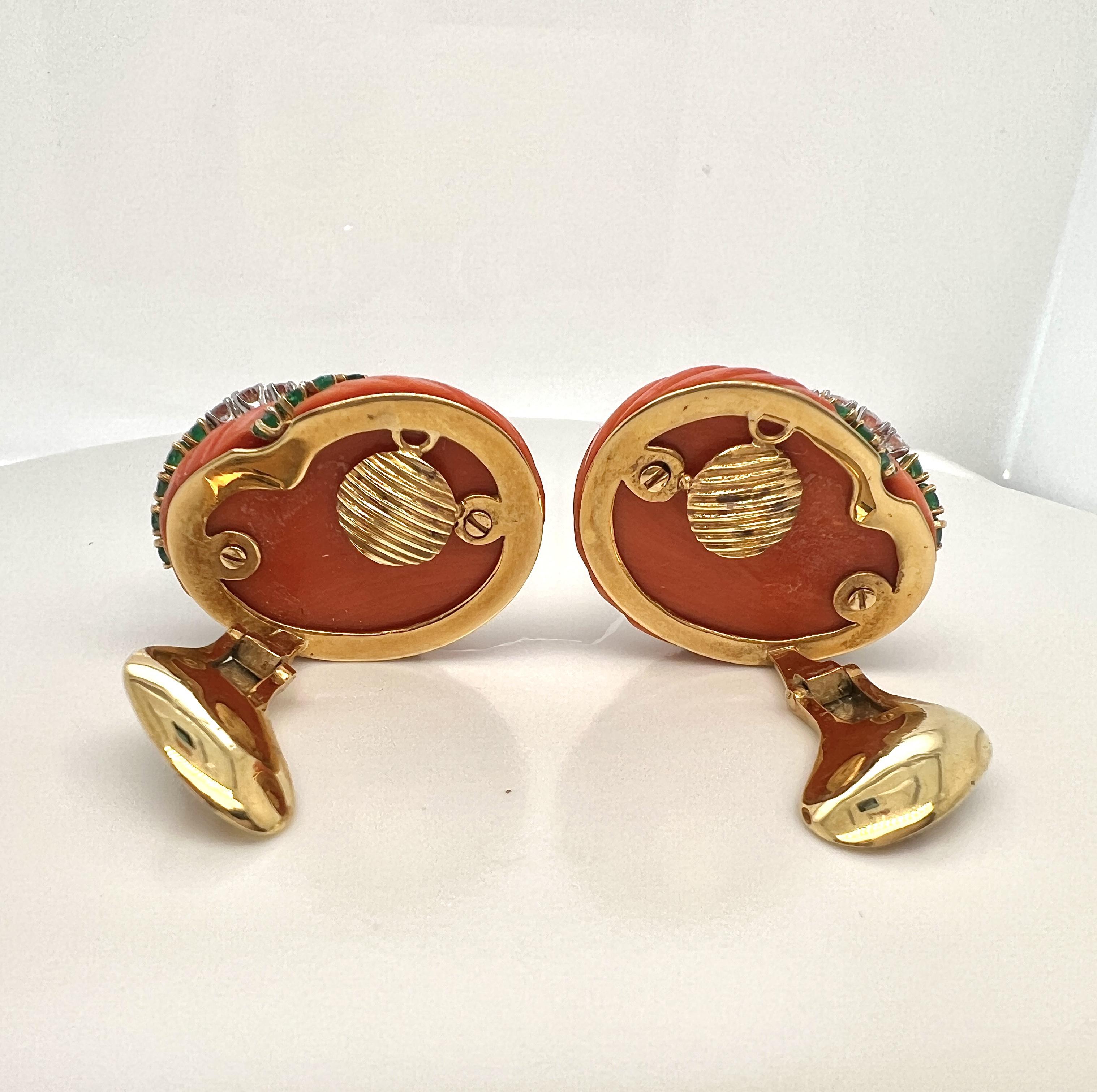 David Webb Platinum, 18K Gold, Coral, Diamond, and Emerald Earclips (Rundschliff) im Angebot