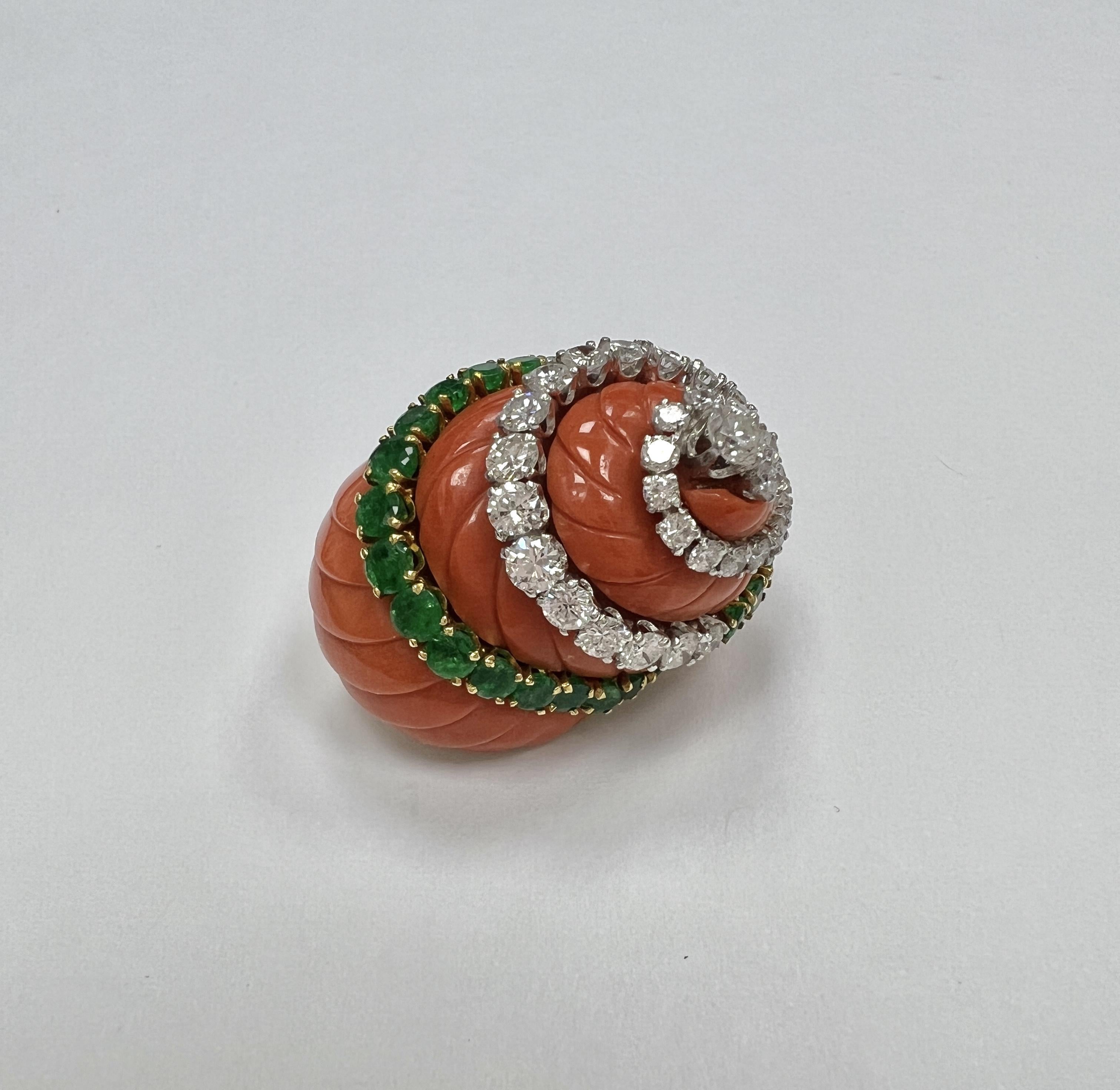 David Webb Platinum, 18K Gold, Coral, Diamond, and Emerald Earclips im Zustand „Hervorragend“ im Angebot in New York, NY
