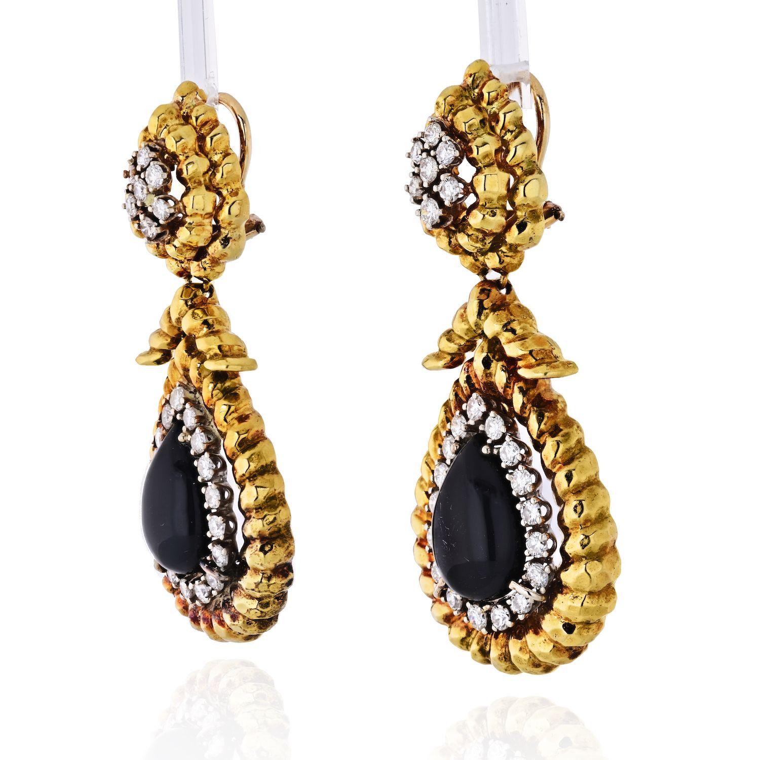 DAVID WEBB 18K Gold, Platinum, Onyx, and Diamond Pendant Earclips
each earclip featuring seven round brilliant-cut diamonds suspending a teardrop-shape pendant centering a cabochon pear-shape onyx measuring approx. 15.60 x 10.75 x 5.00 mm. framed by