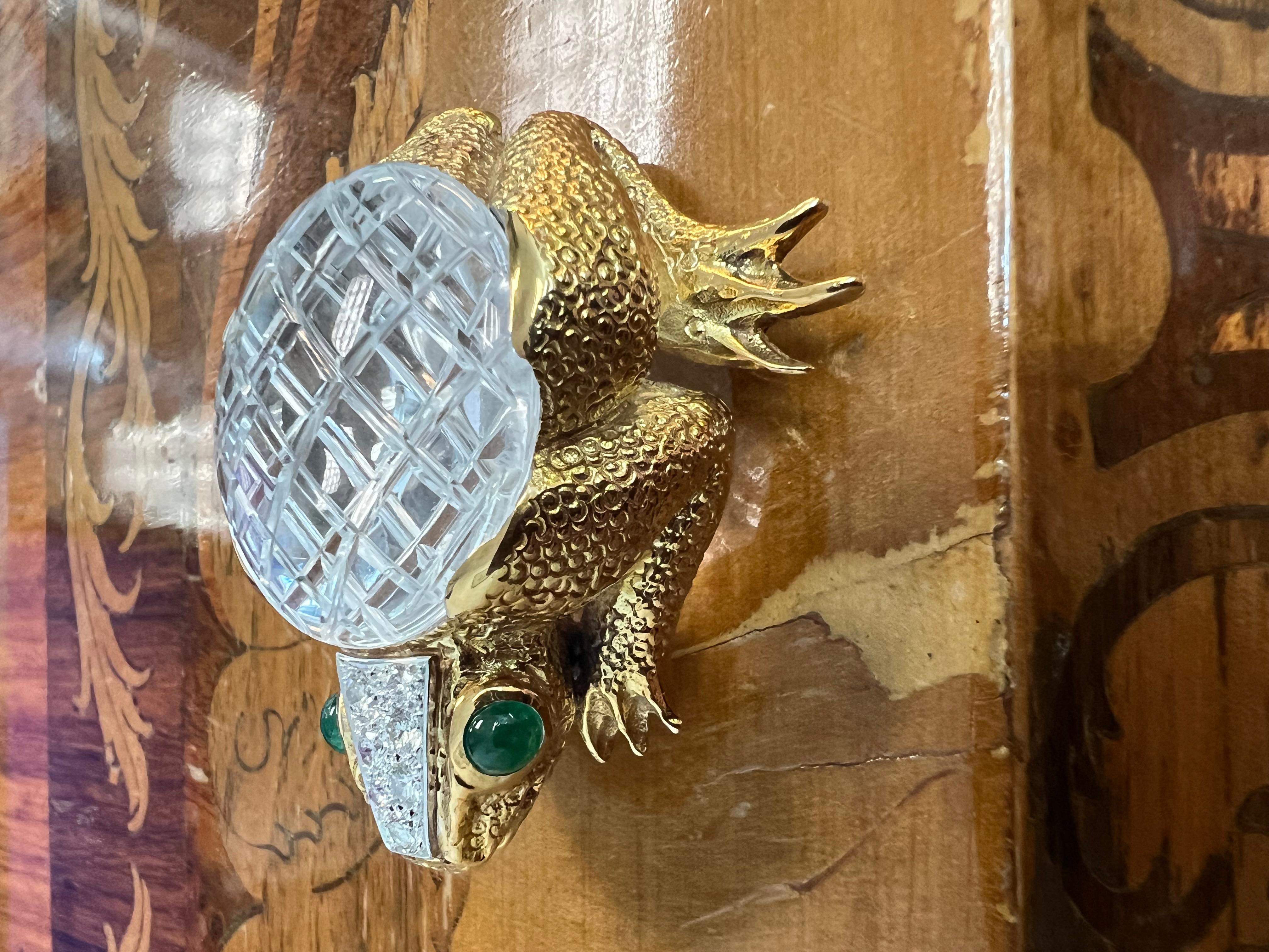 DAVID WEBB Broche pendentif grenouille en platine, 18k, cristal de roche, émeraude et diamant en vente 3