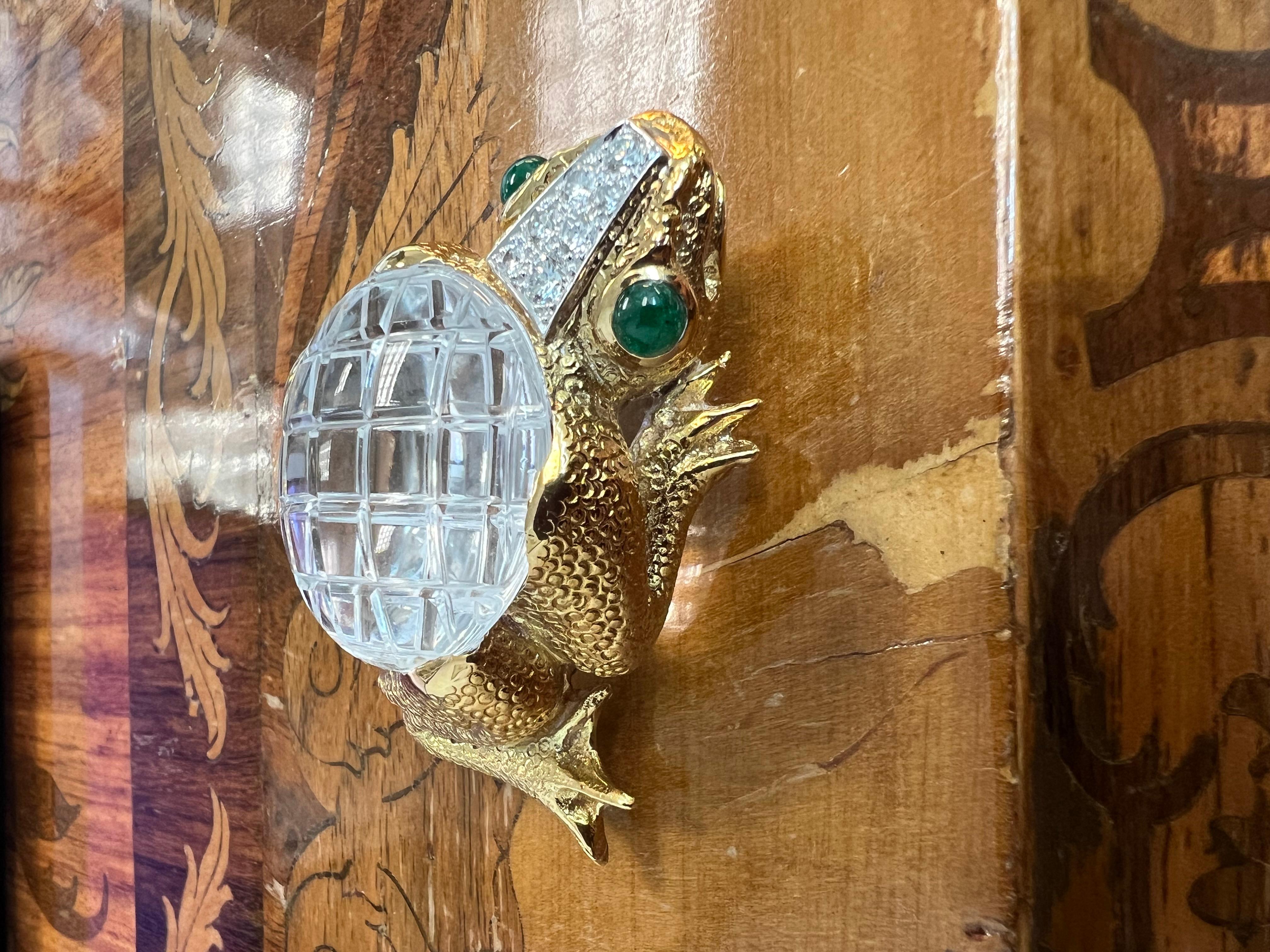 DAVID WEBB Platinum, 18k, Rock Crystal, Emerald & Diamond Frog Pendant Brooch For Sale 4