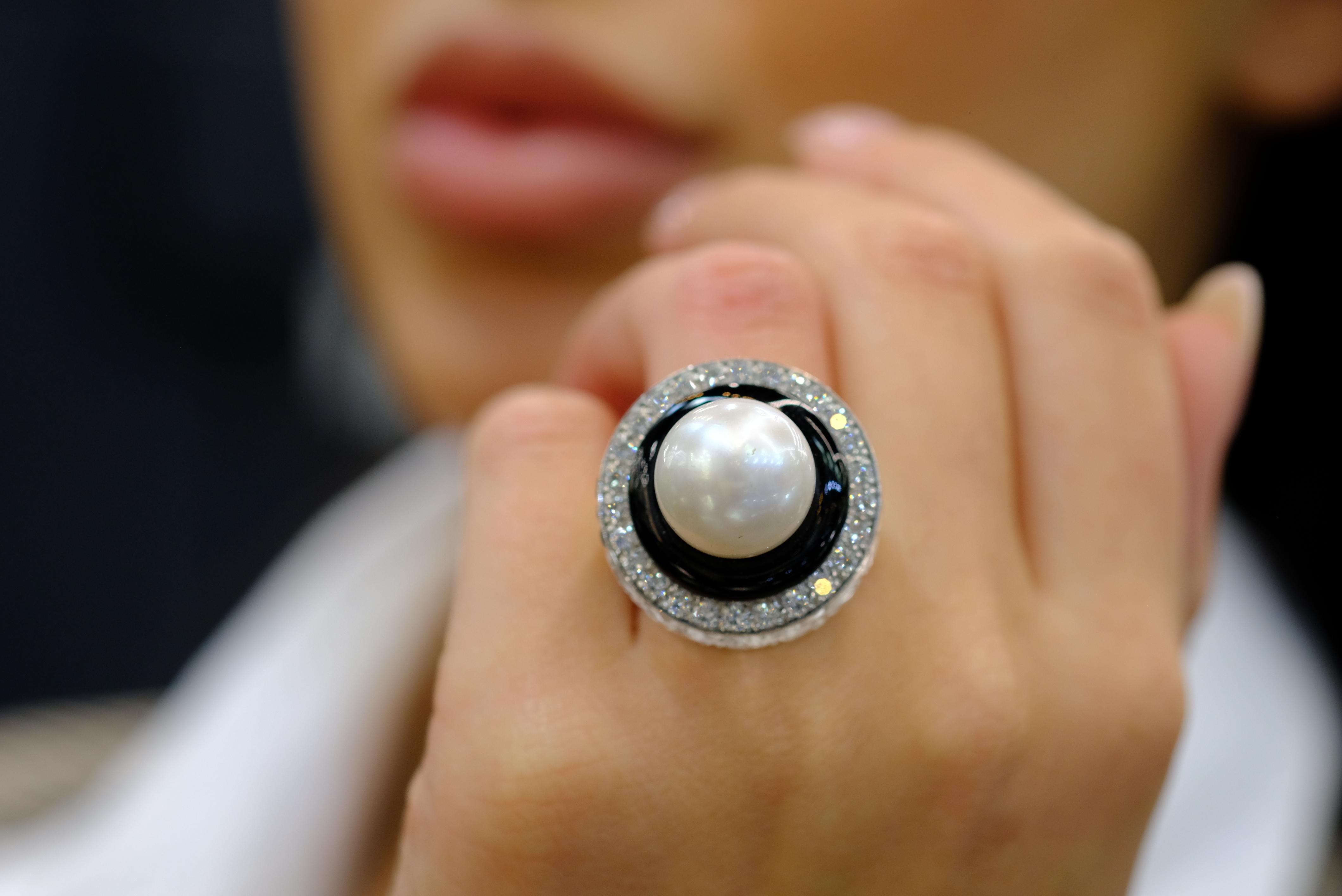 David Webb Platine et or blanc 18K Cristal de roche, diamants, émail noir, perle en vente 7