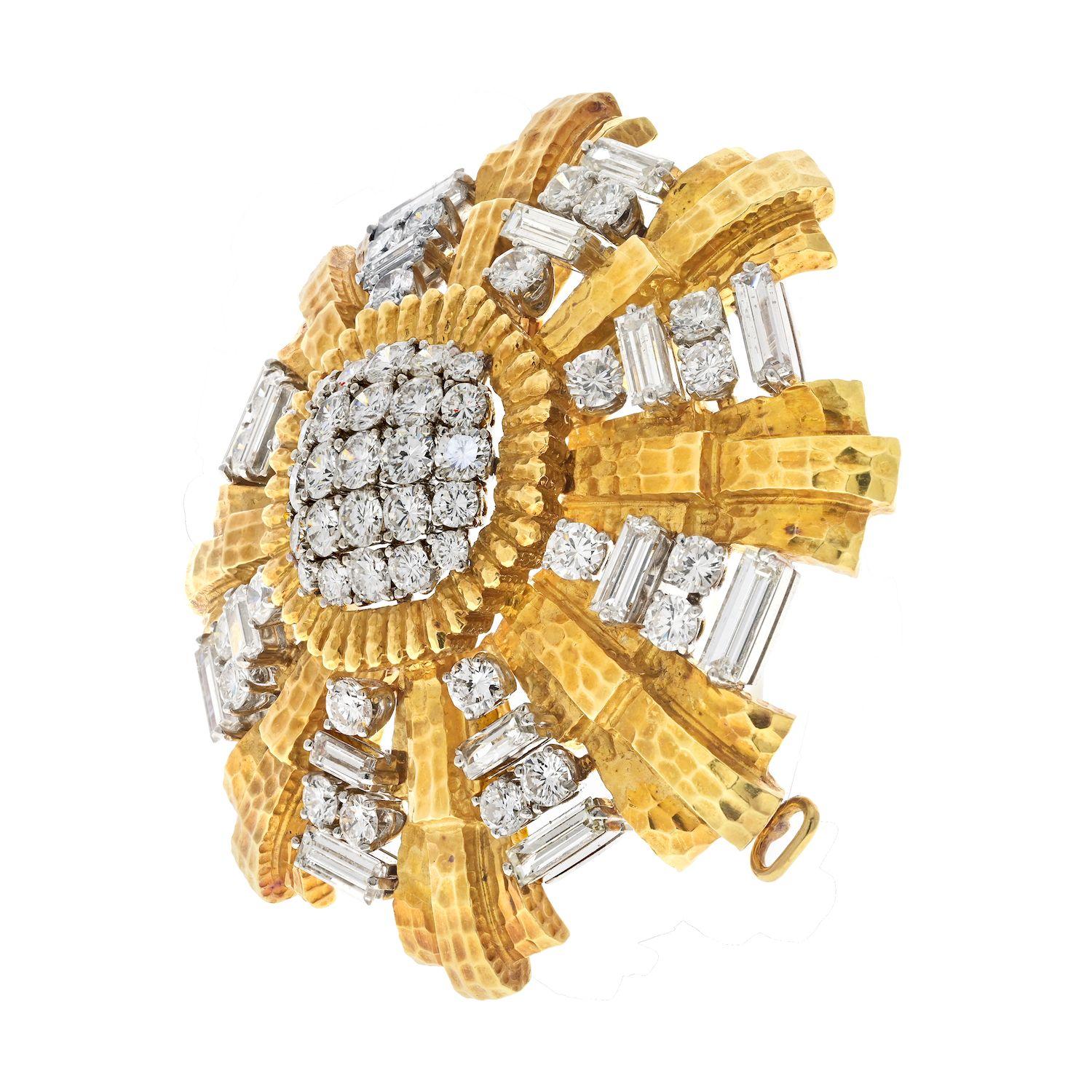 David Webb Broche pendentif héraldique en platine et or jaune 18 carats avec diamants 15,80 carats Excellent état - En vente à New York, NY