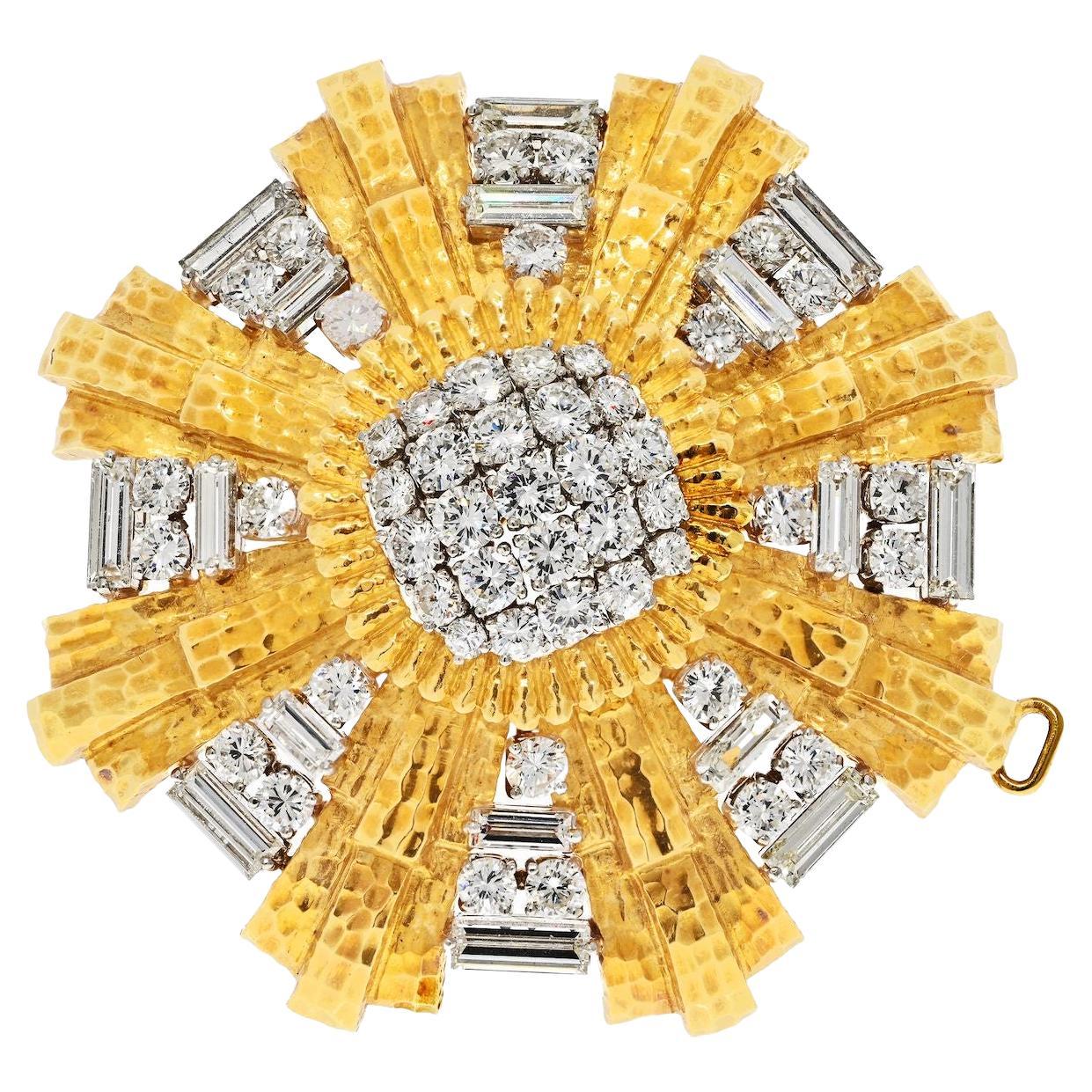 David Webb Broche pendentif héraldique en platine et or jaune 18 carats avec diamants 15,80 carats en vente