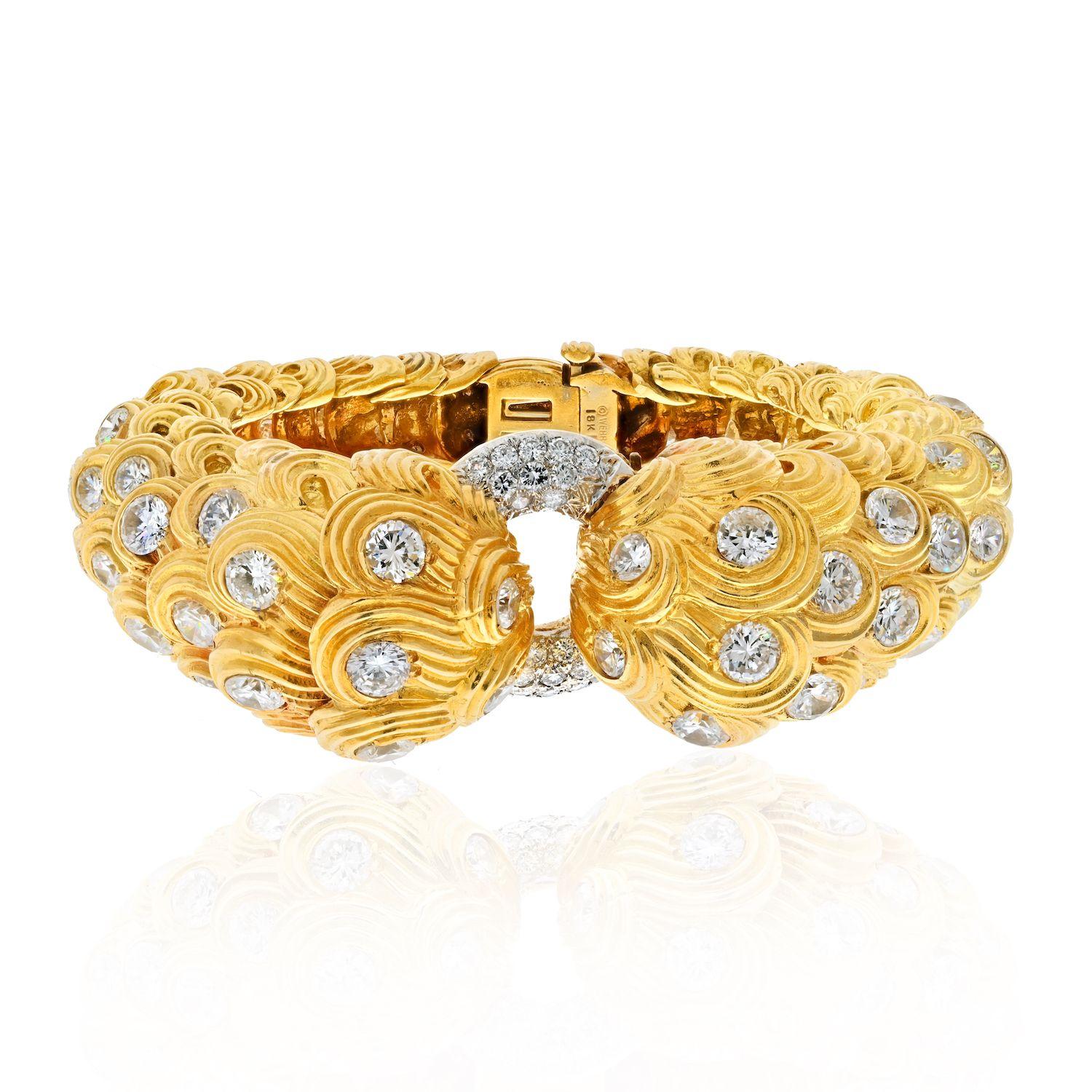 Taille ronde David Webb Bracelet texturé en platine et or jaune 18 carats avec diamants à volutes de 21 carats en vente