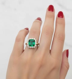 Anillo David Webb de platino y oro amarillo de 18 quilates con esmeralda y diamantes de 6,86 quilates