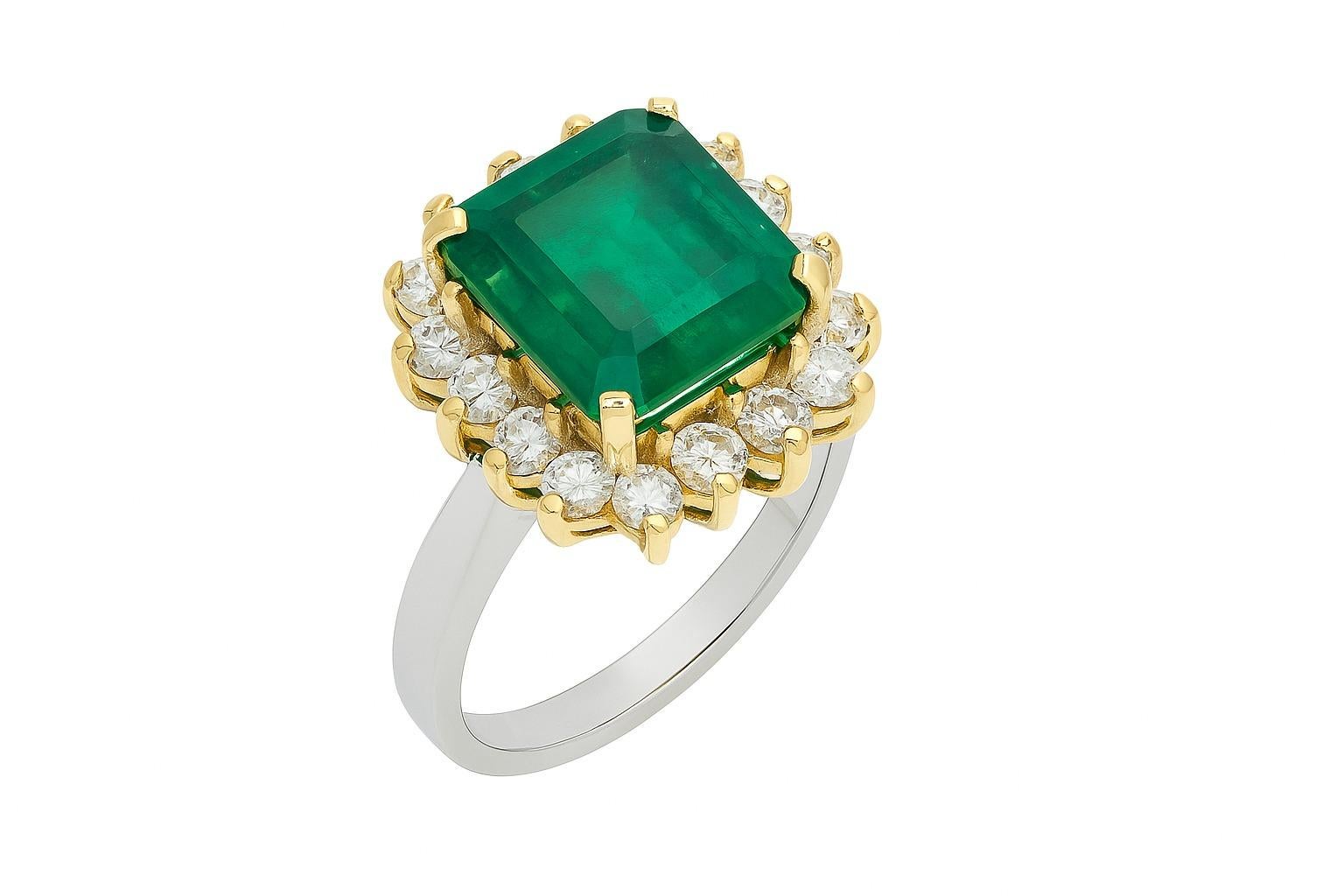 David Webb Anello in platino e oro giallo 18 carati con smeraldo e diamante da 6,86 carati In condizioni ottime in vendita a Chicago, IL