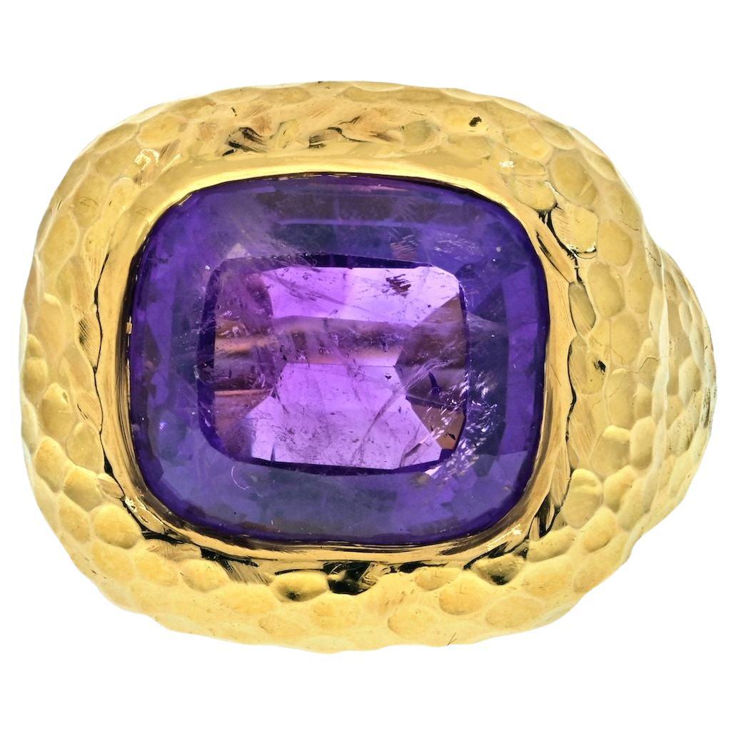 Ring aus Platin und 18 Karat Gelbgold mit lila Amethyst-Lünette