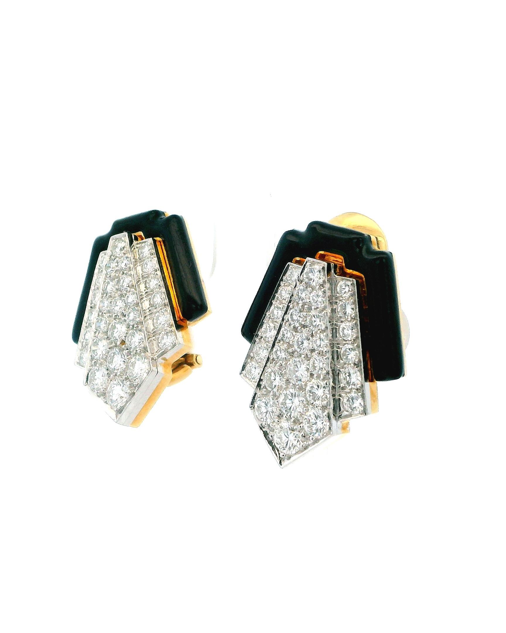 David Webb Orecchini a clip in platino e oro giallo 18 carati con smalto nero e diamanti In condizioni ottime in vendita a Great Neck Plaza, NY