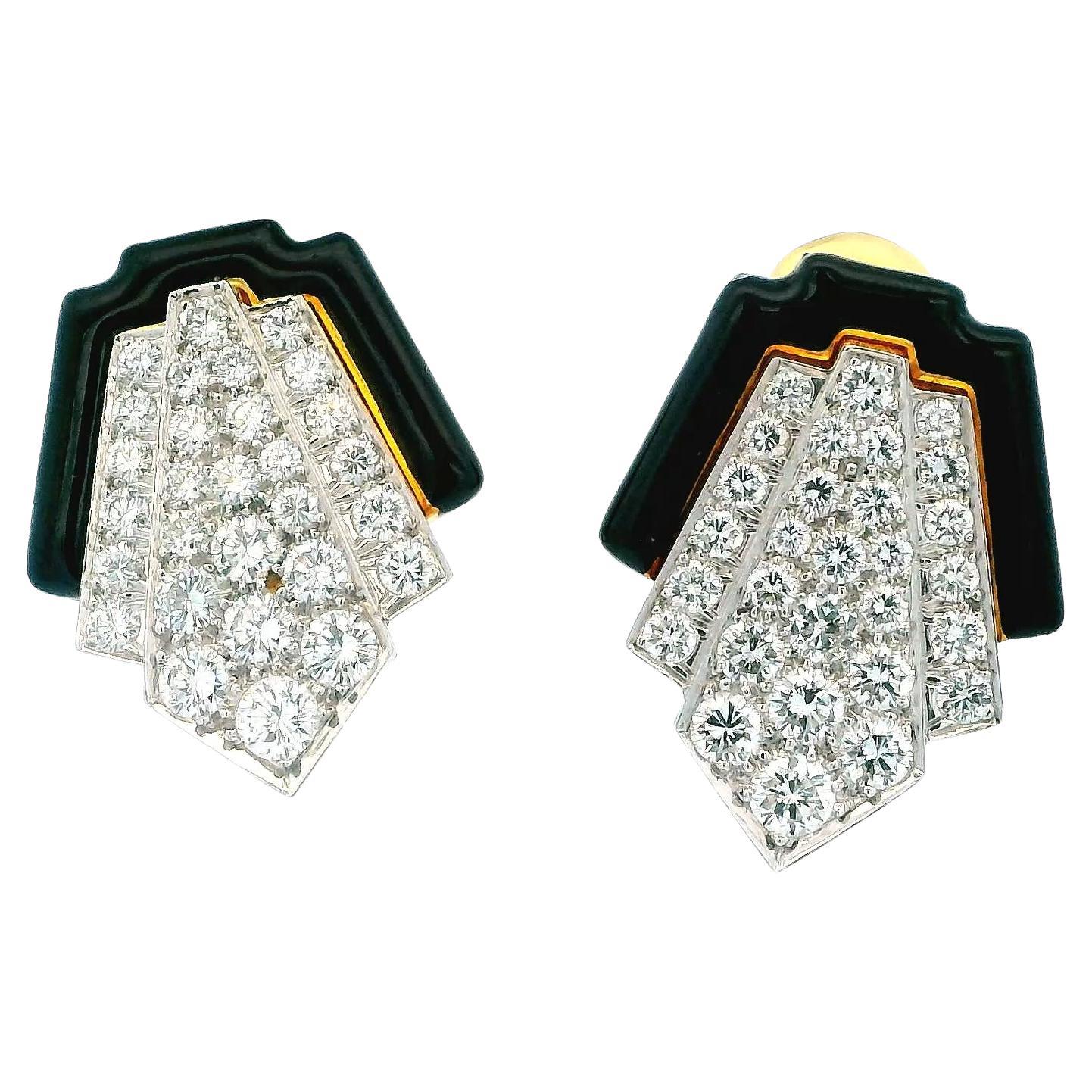 David Webb Orecchini a clip in platino e oro giallo 18 carati con smalto nero e diamanti in vendita