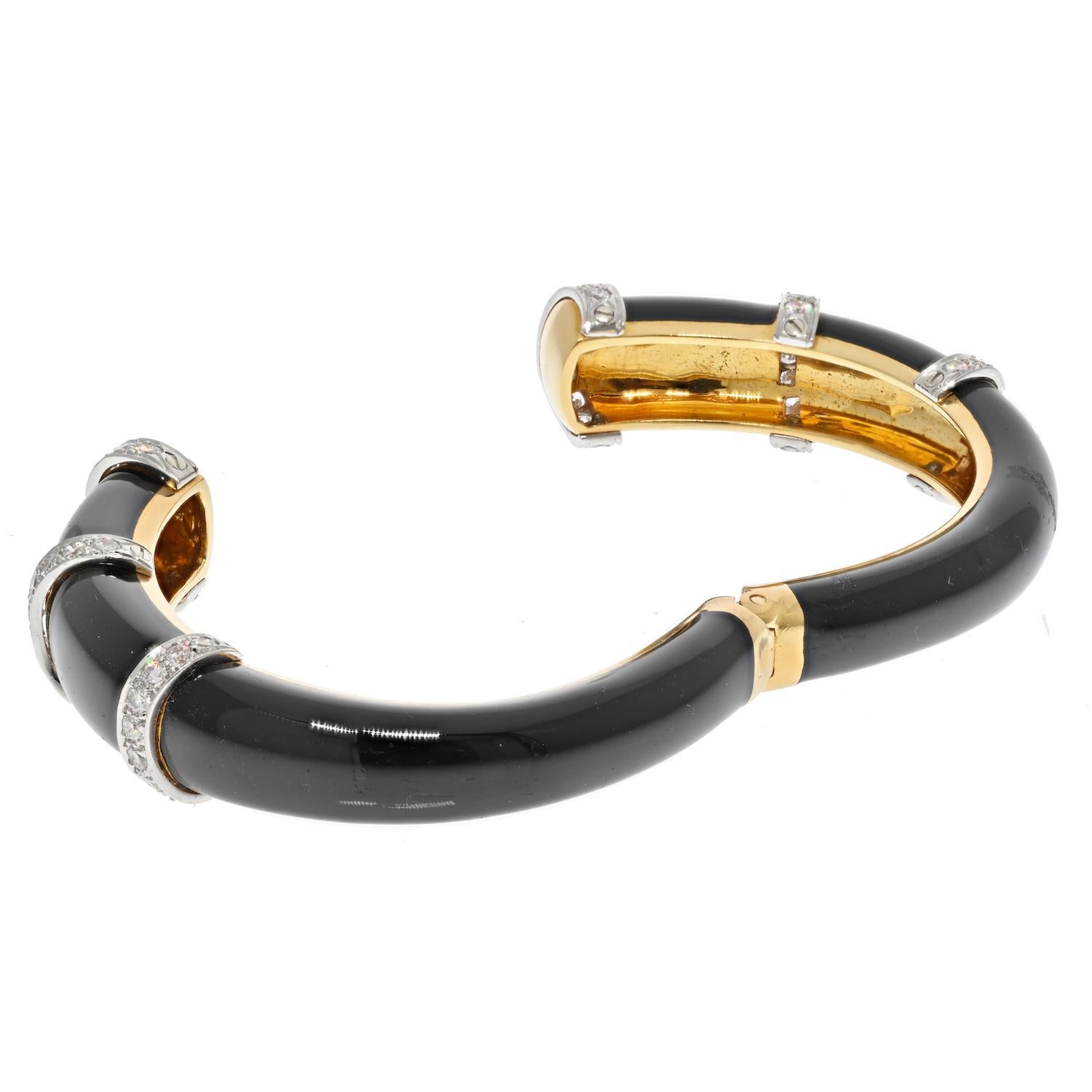 Moderne Bracelet manchette en platine et or jaune 18K, émail noir et diamants David Webb en vente