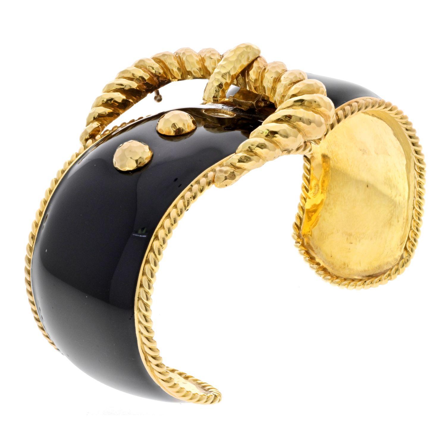 Moderne Bracelet manchette en platine et or jaune 18K avec motif de ceinture en émail noir David Webb en vente