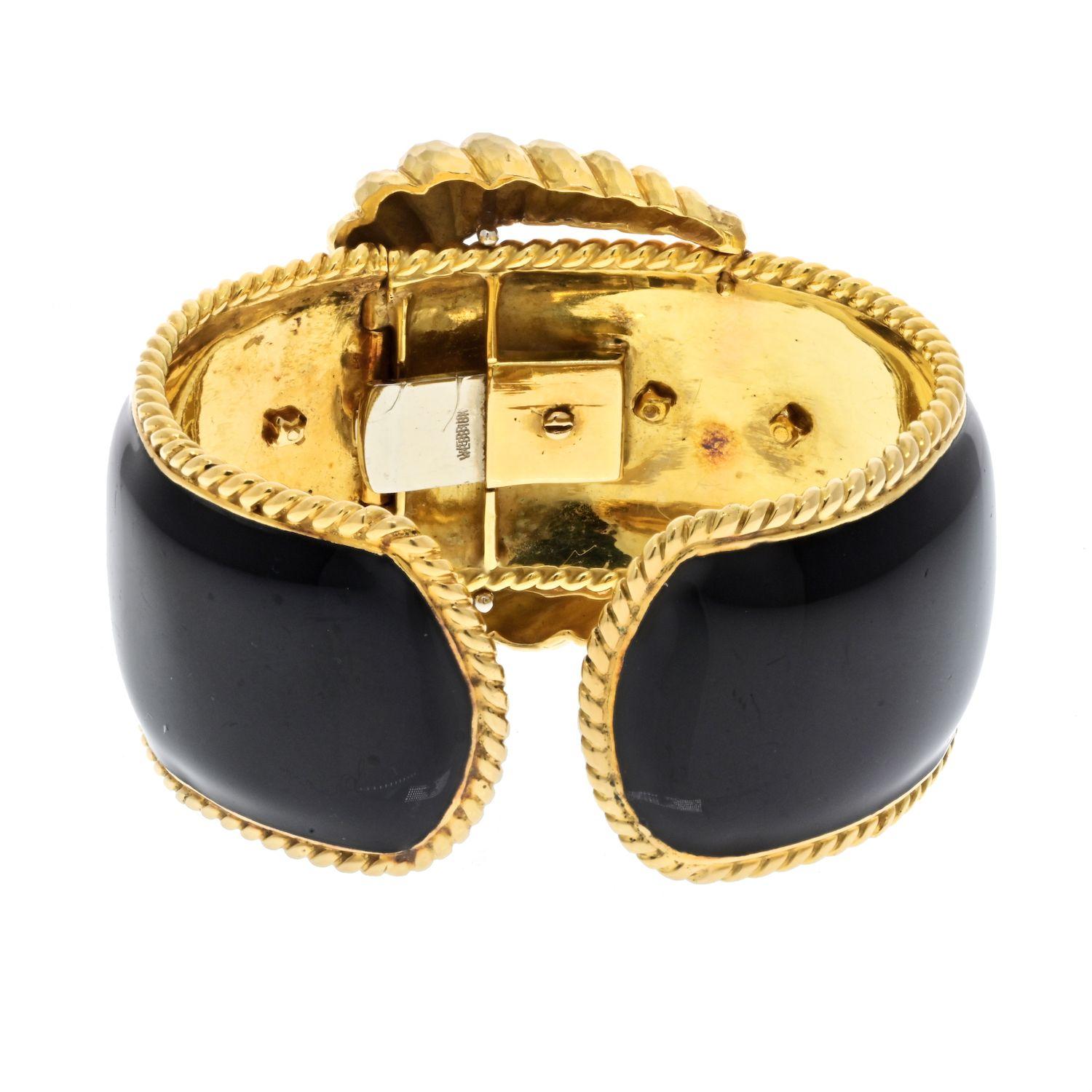 David Webb Platinum & 18K Yellow Gold Black Enamel Belt Motif Cuff Bracelet In Excellent Condition For Sale In New York, NY