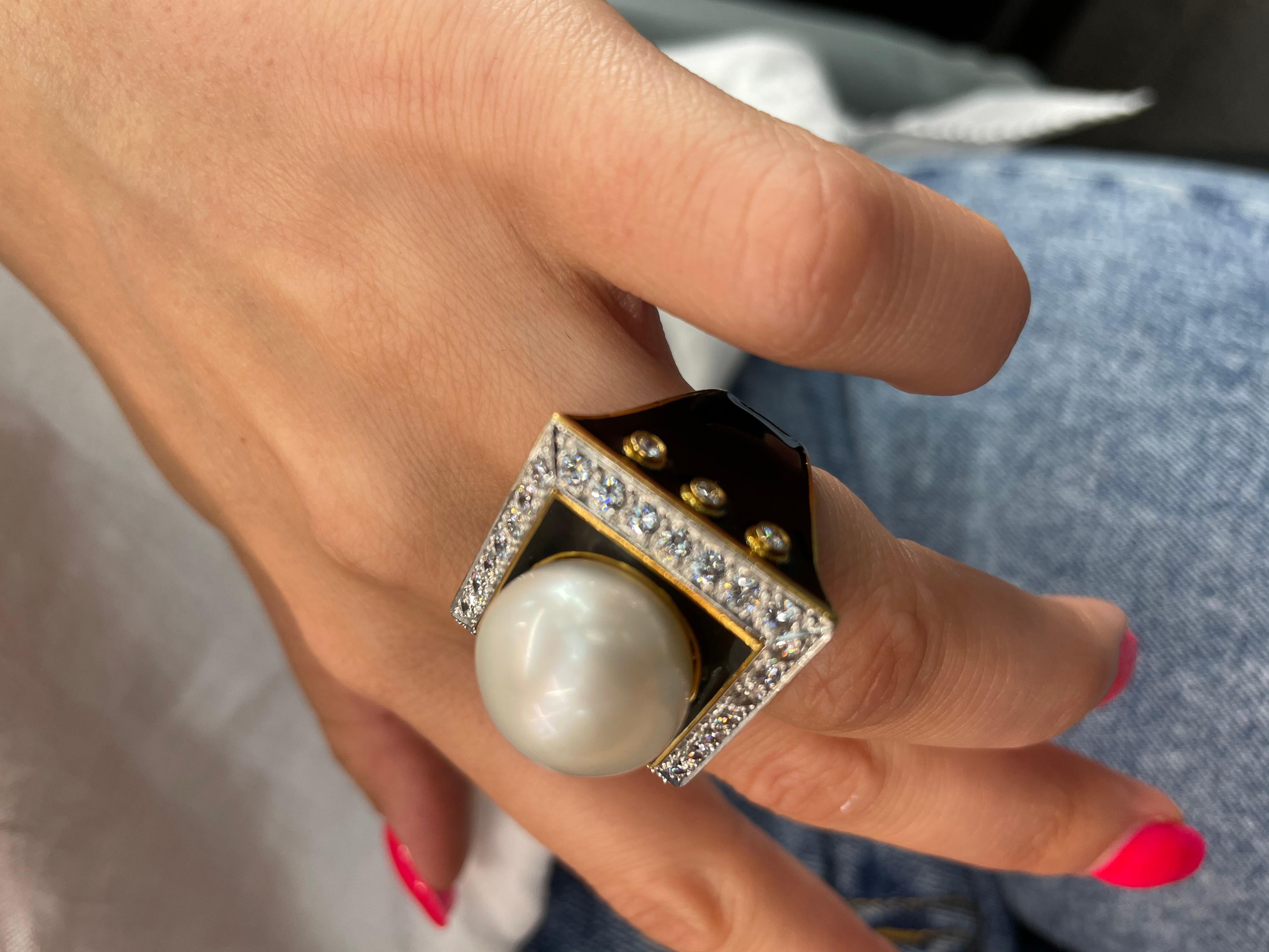 David Webb Platinum & 18K Yellow Gold Black Enamel, Pearl and Diamond Ring In Excellent Condition For Sale In New York, NY