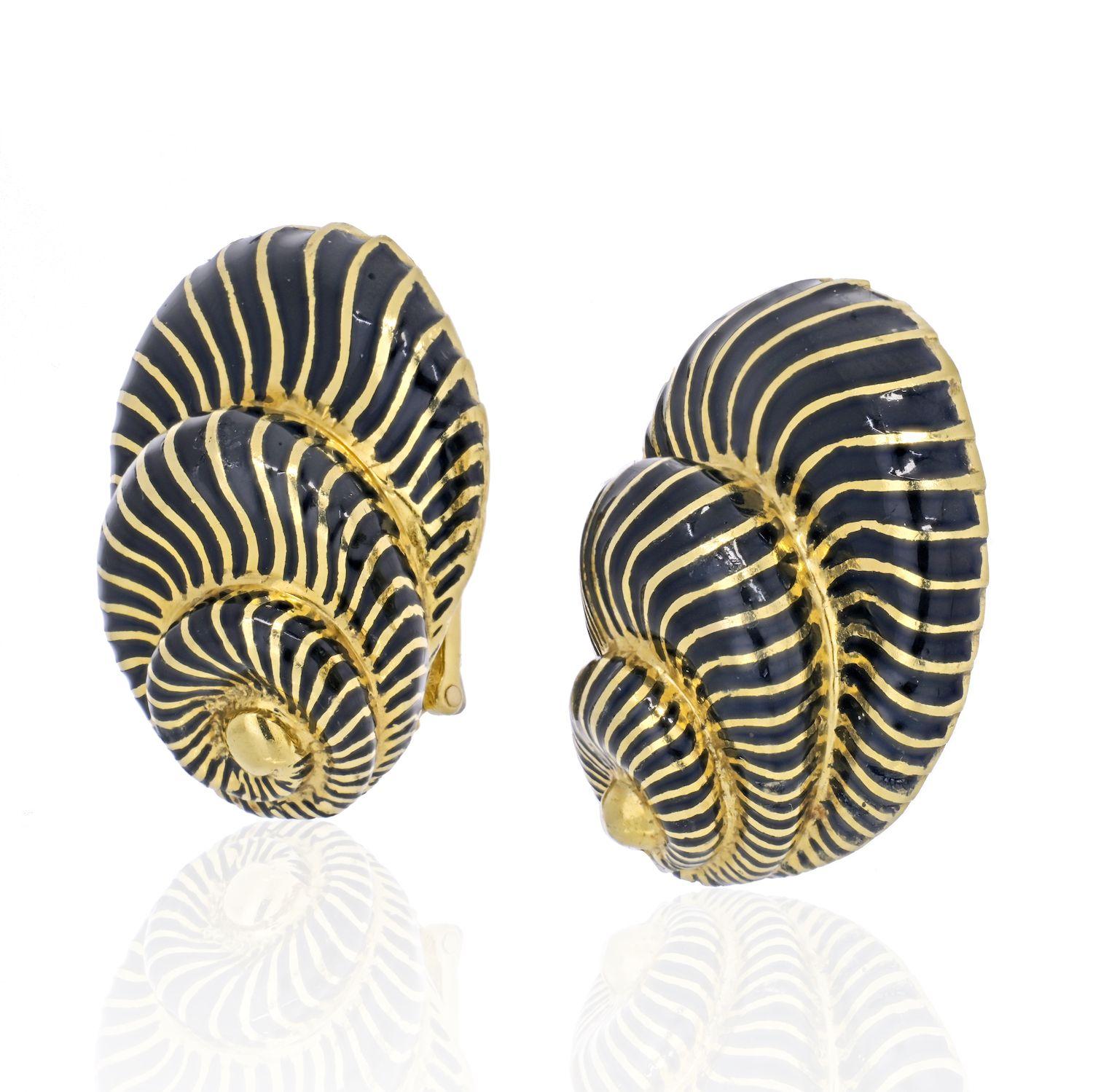 Bring her elements of the ocean with these glossy David Webb black and gold earrings. Fashioned in warm 18K gold, these sculpted seashell-shaped clip-ons have a soft glimmer. 
Measurements: earrings measure 30X 23.5mm.

