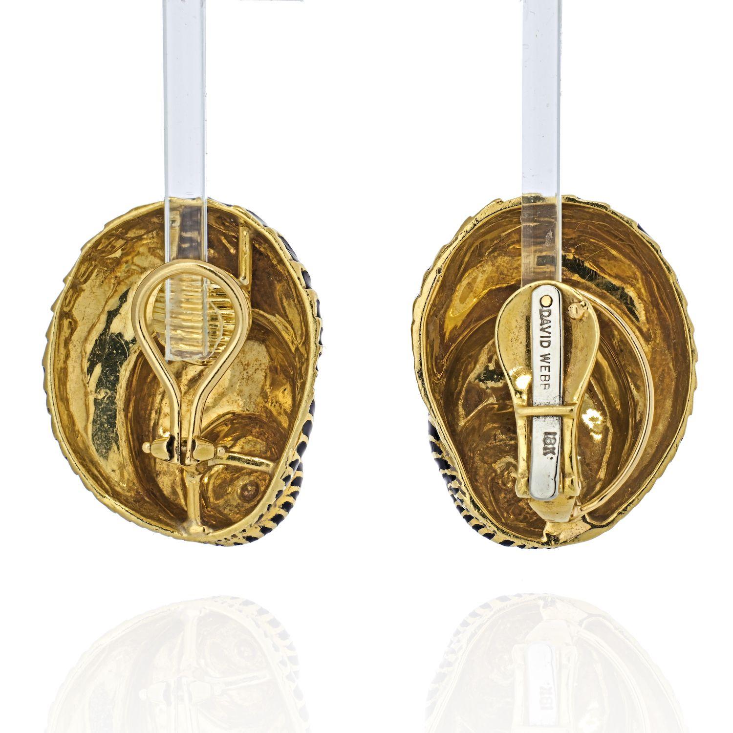 Moderne David Webb Boucles d'oreilles coquillages en platine et or jaune 18 carats, émail noir et émail en vente