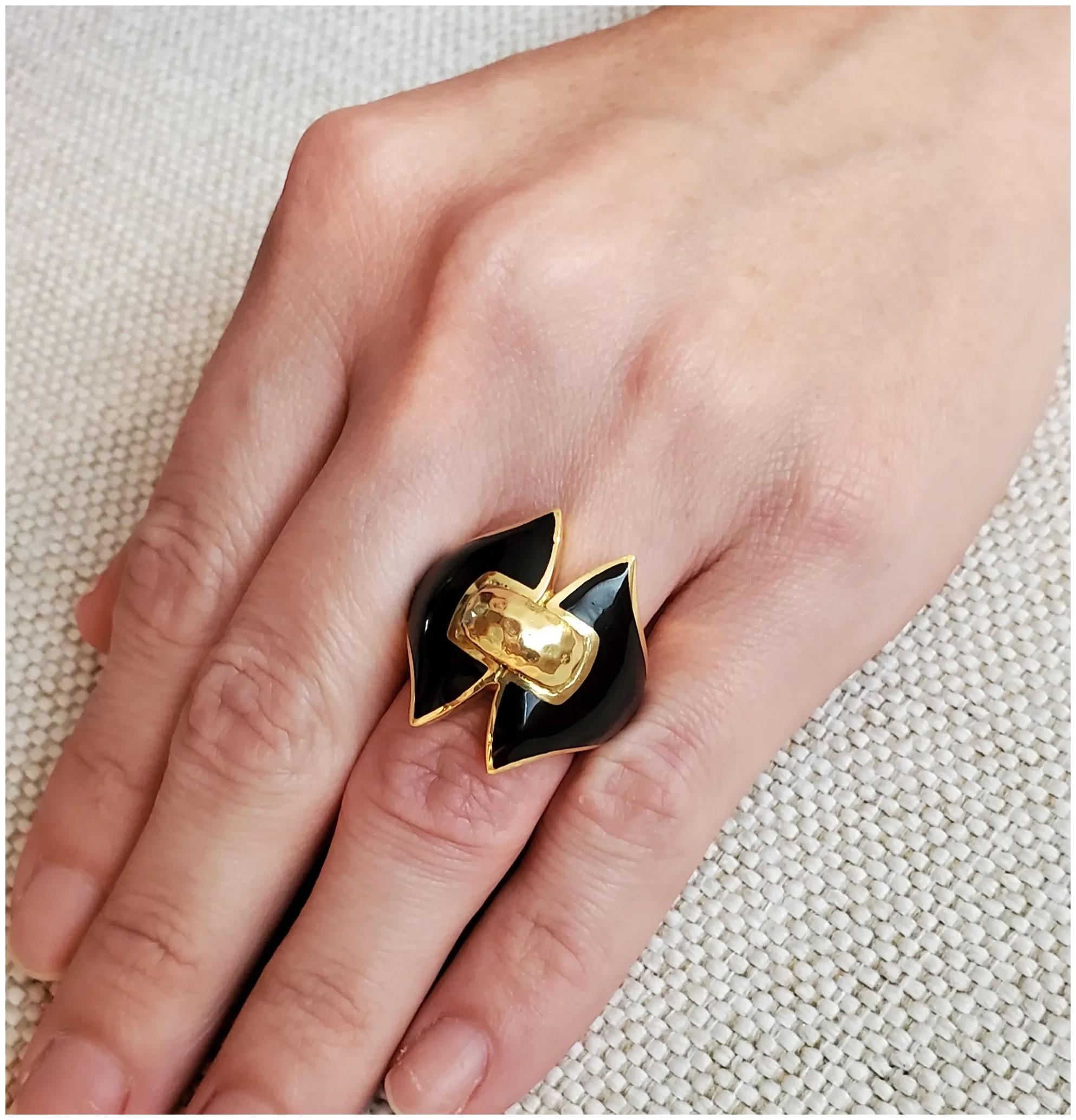 David Webb Platinum & 18K Yellow Gold Black Enamel Vintage Ring For Sale 3