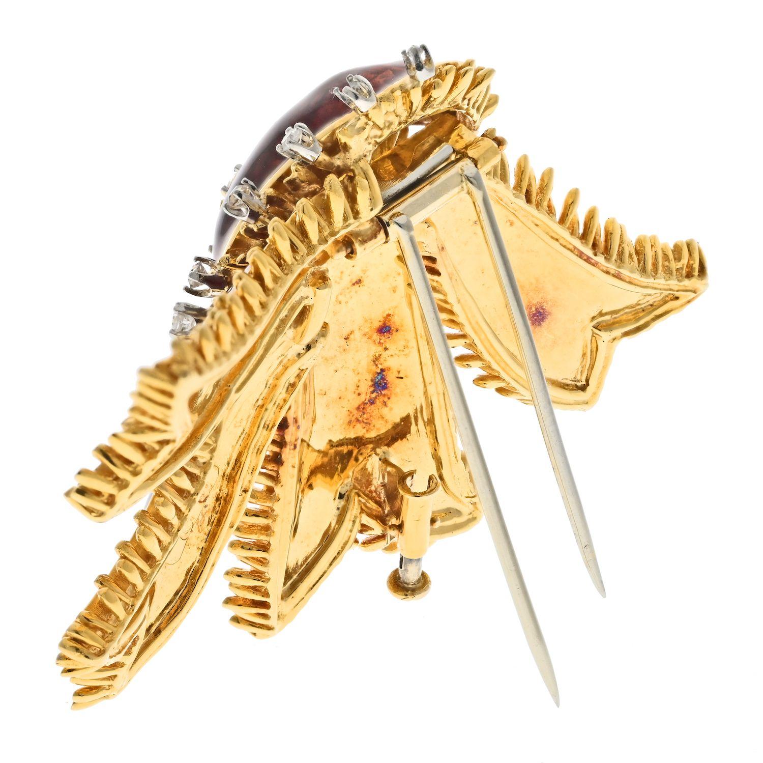 David Webb Broche en platine et or jaune 18 carats avec nœud papillon et émail rouge Pour femmes en vente