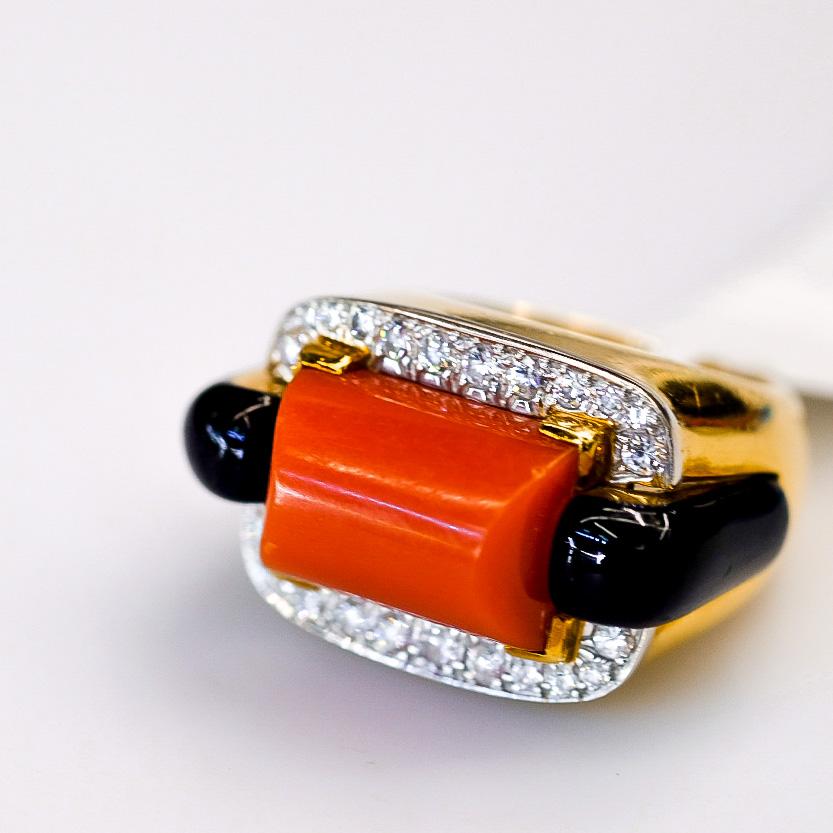 David Webb Platinum & 18K Yellow Gold Coral, Onyx And Diamond Cocktail Ring For Sale 1