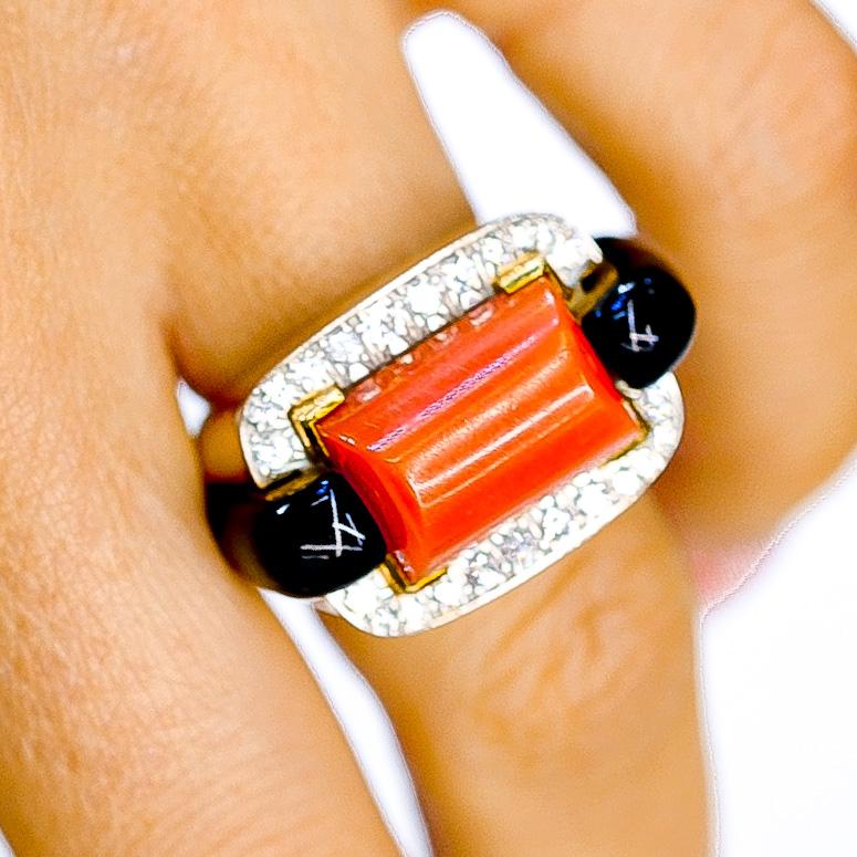 David Webb Platinum & 18K Yellow Gold Coral, Onyx And Diamond Cocktail Ring For Sale 3
