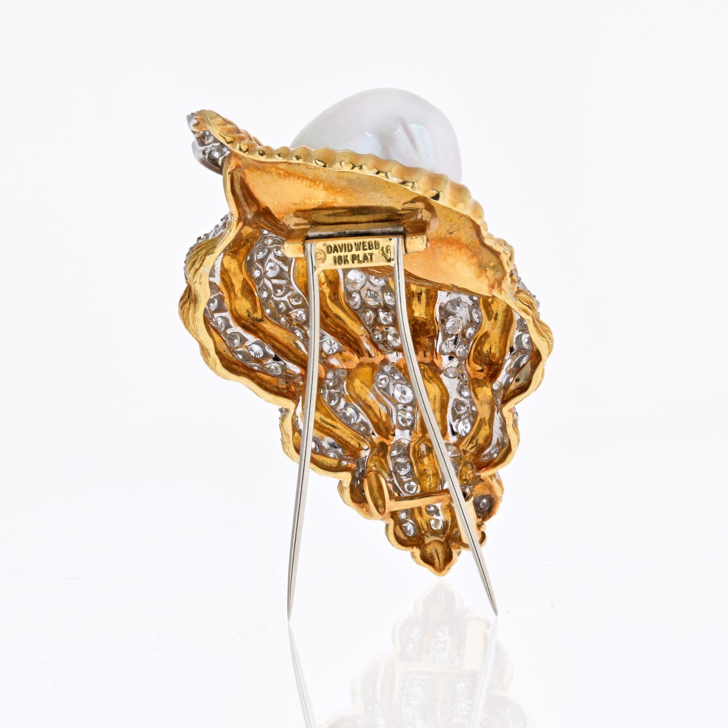 David Webb Platinum and 18 Karat Yellow Gold Diamond Shell with a Pearl Brooch In Excellent Condition In New York, NY