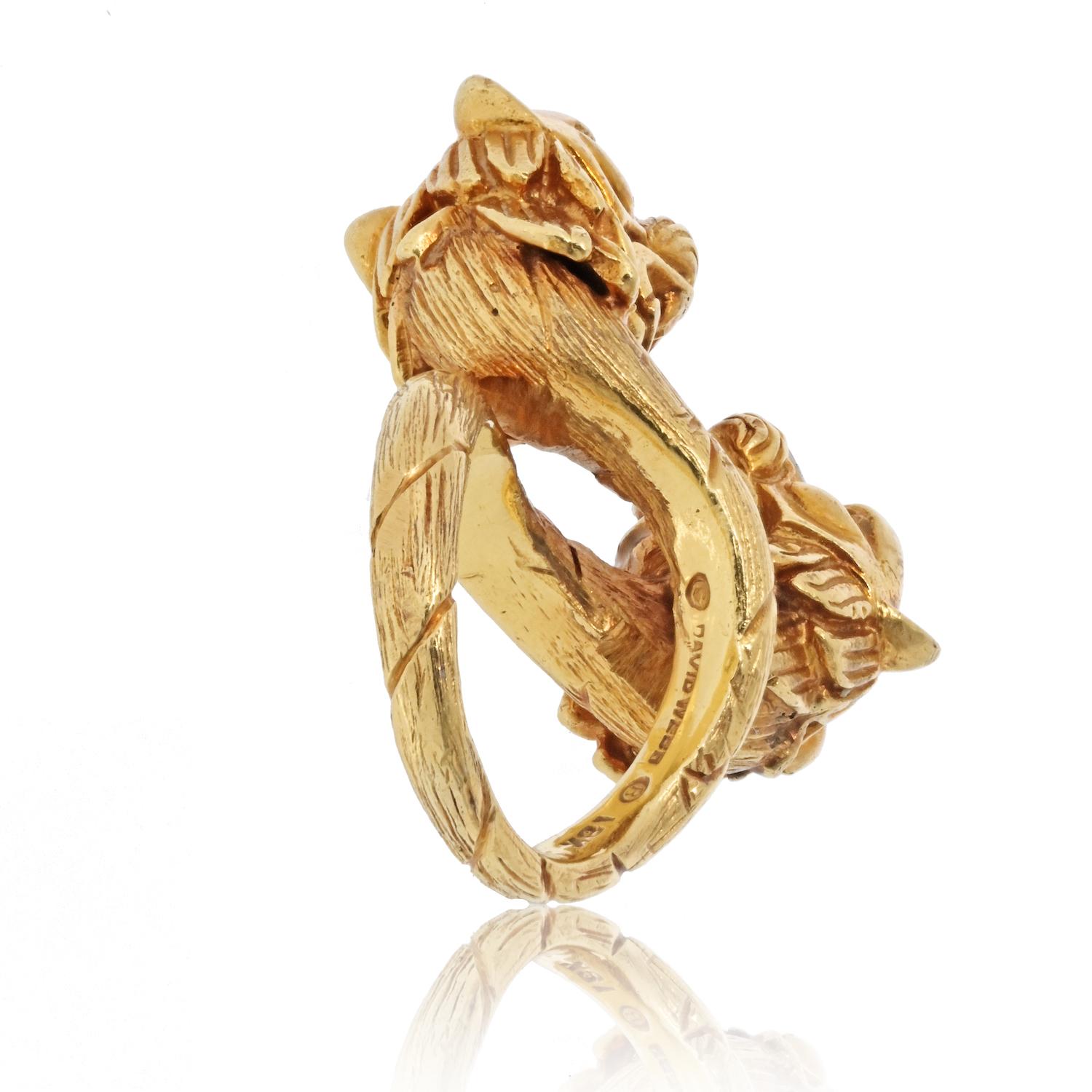 David Webb Platinum & 18K Yellow Gold Double Head Lion Ring In Excellent Condition For Sale In New York, NY