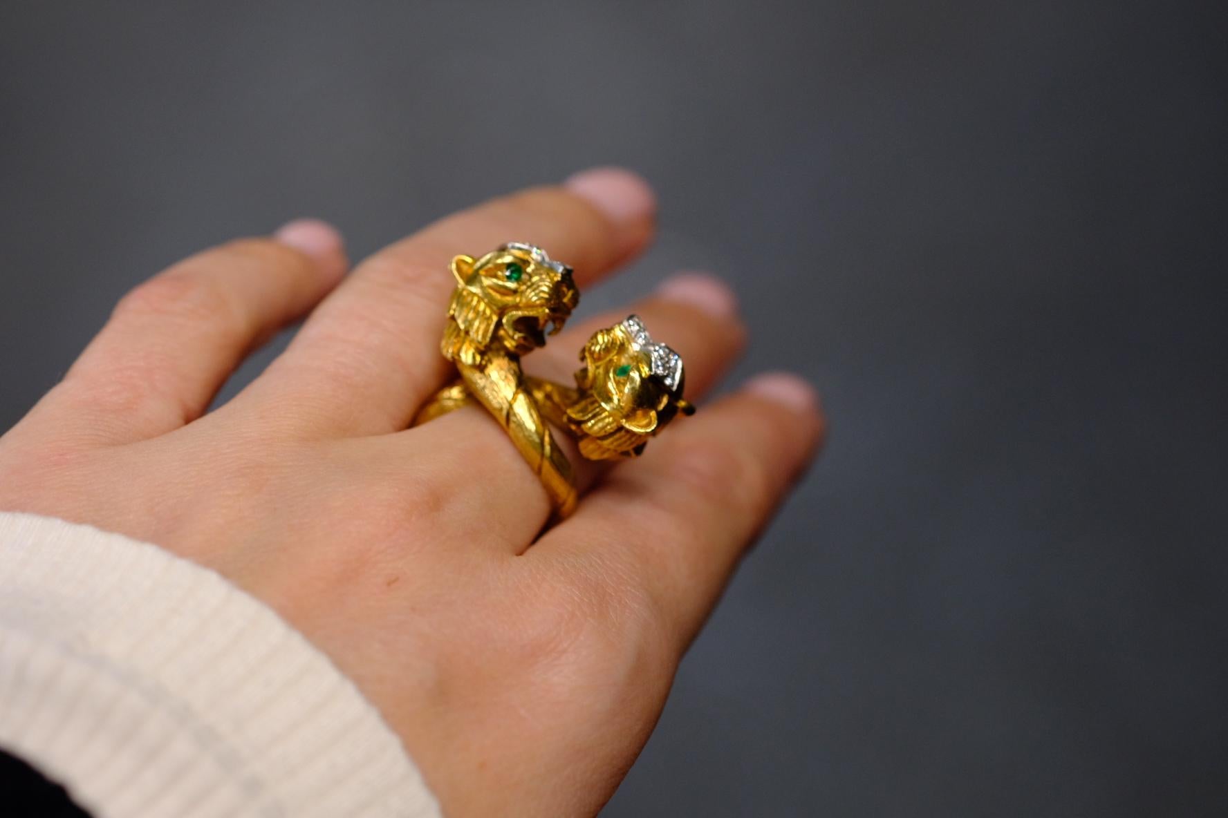 David Webb Platinum & 18K Yellow Gold Double Head Lion Ring For Sale 2