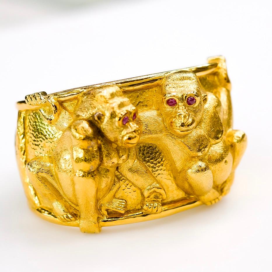 David Webb Platinum & 18K Yellow Gold Double Monkey Apes Bracelet In Excellent Condition For Sale In New York, NY
