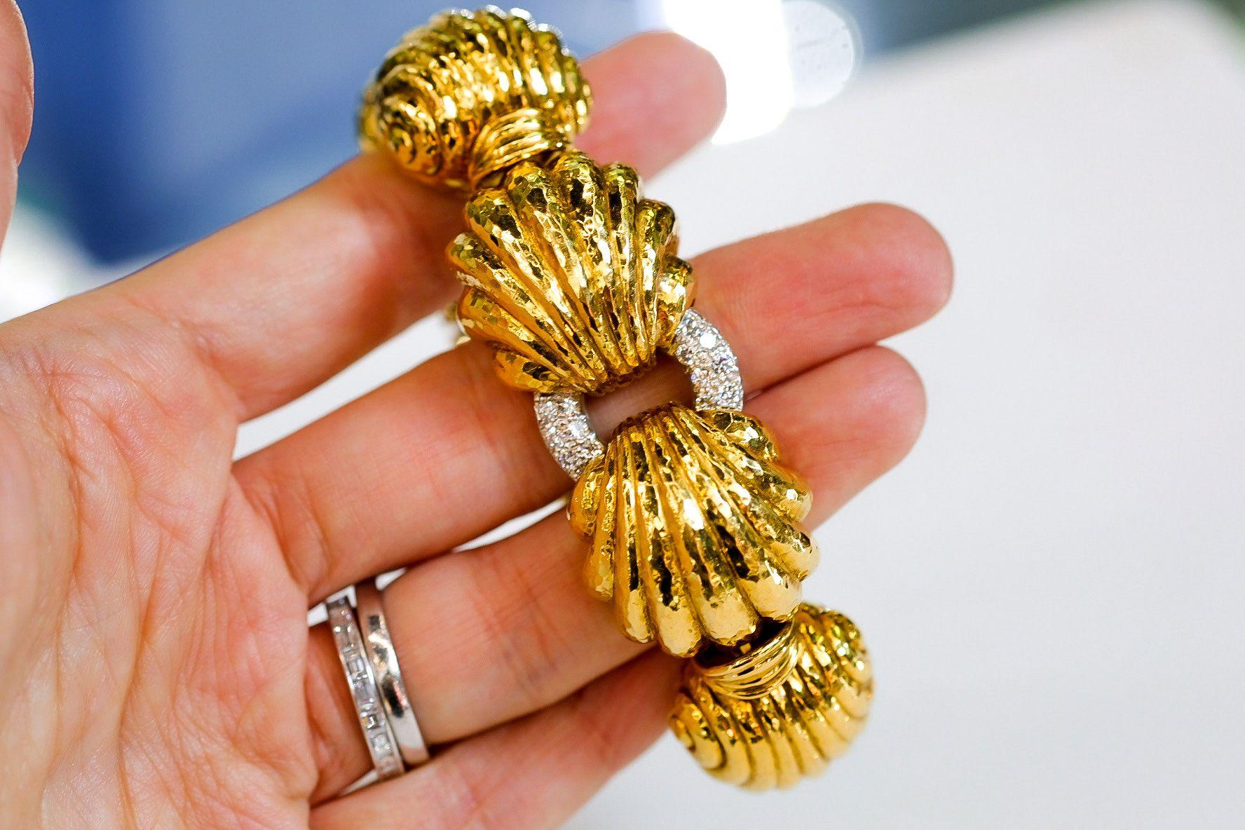 David Webb Platinum & 18K Yellow Gold Escargot Fluted Round Gold Link Bracelet In Excellent Condition For Sale In New York, NY